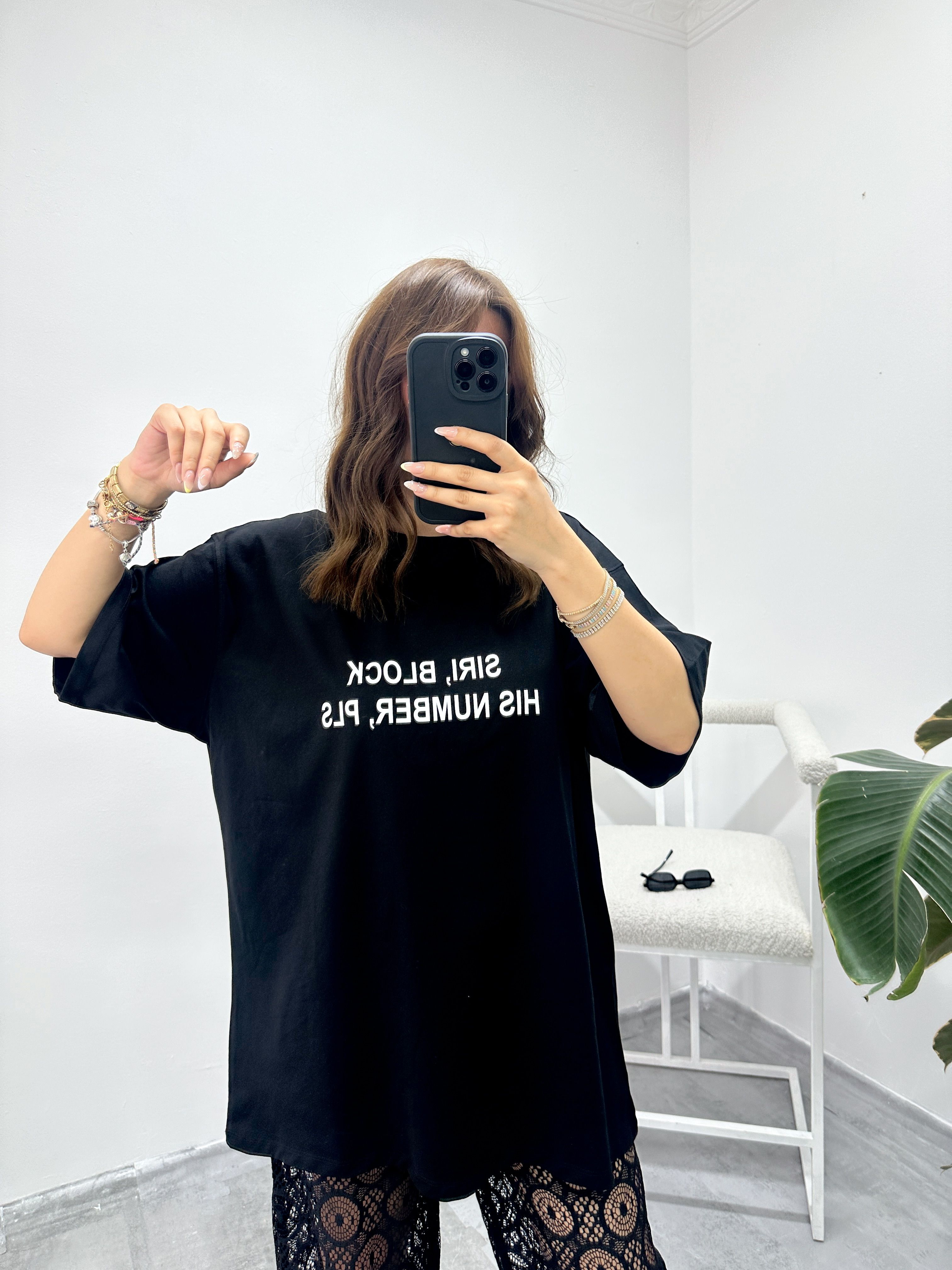 SIRI, BLOCK HIS NUMBER, PLS Yazılı  Siyah T-Shirt