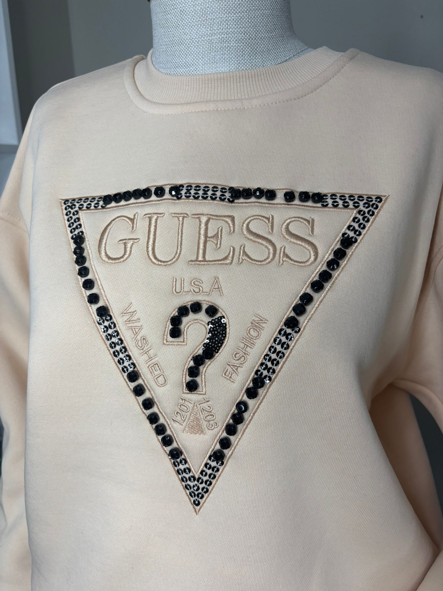 Taş Detaylı Guess Yazılı Sweatshirt