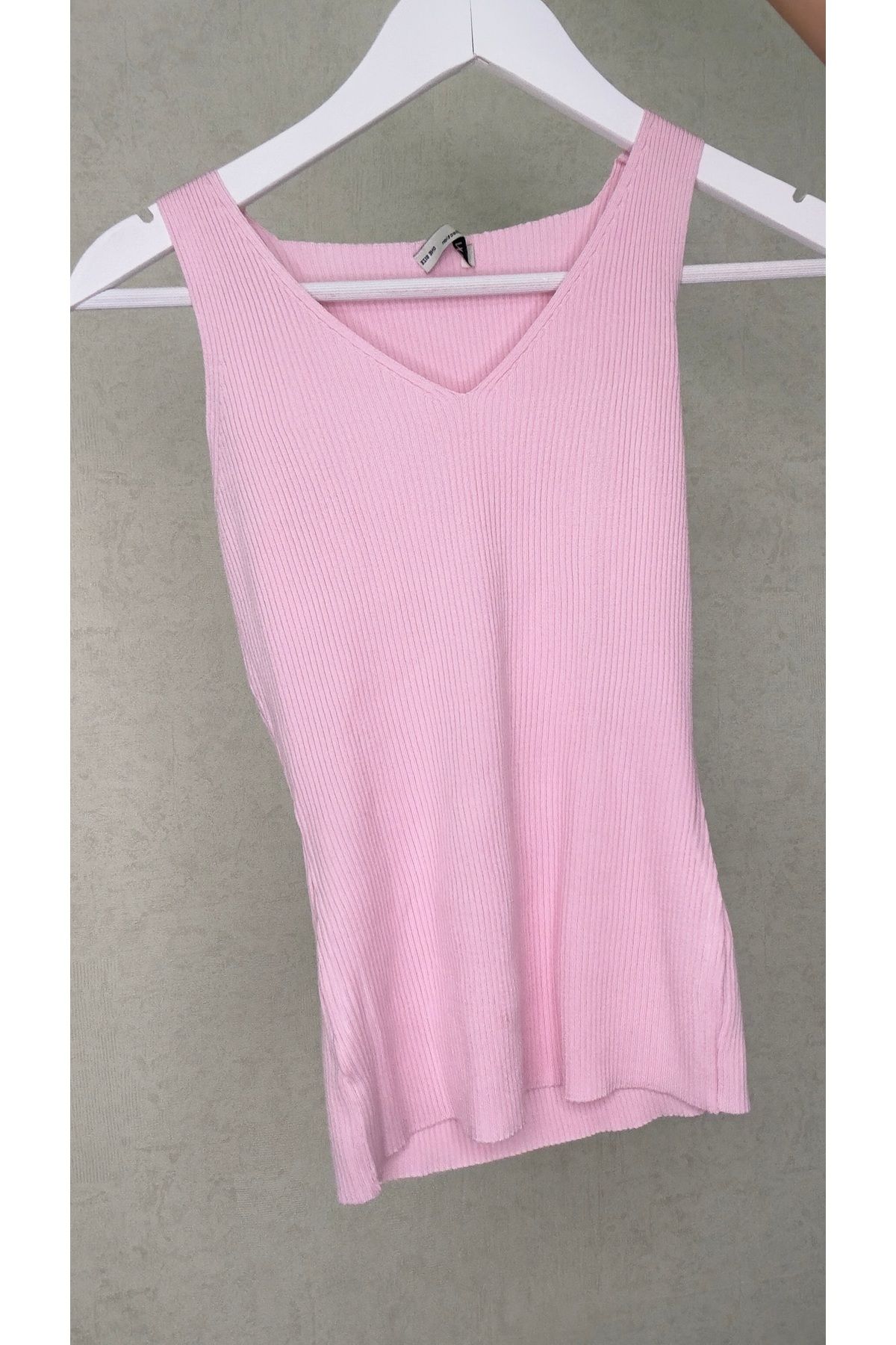 V yaka kalın askılı ince triko atlet - pembe