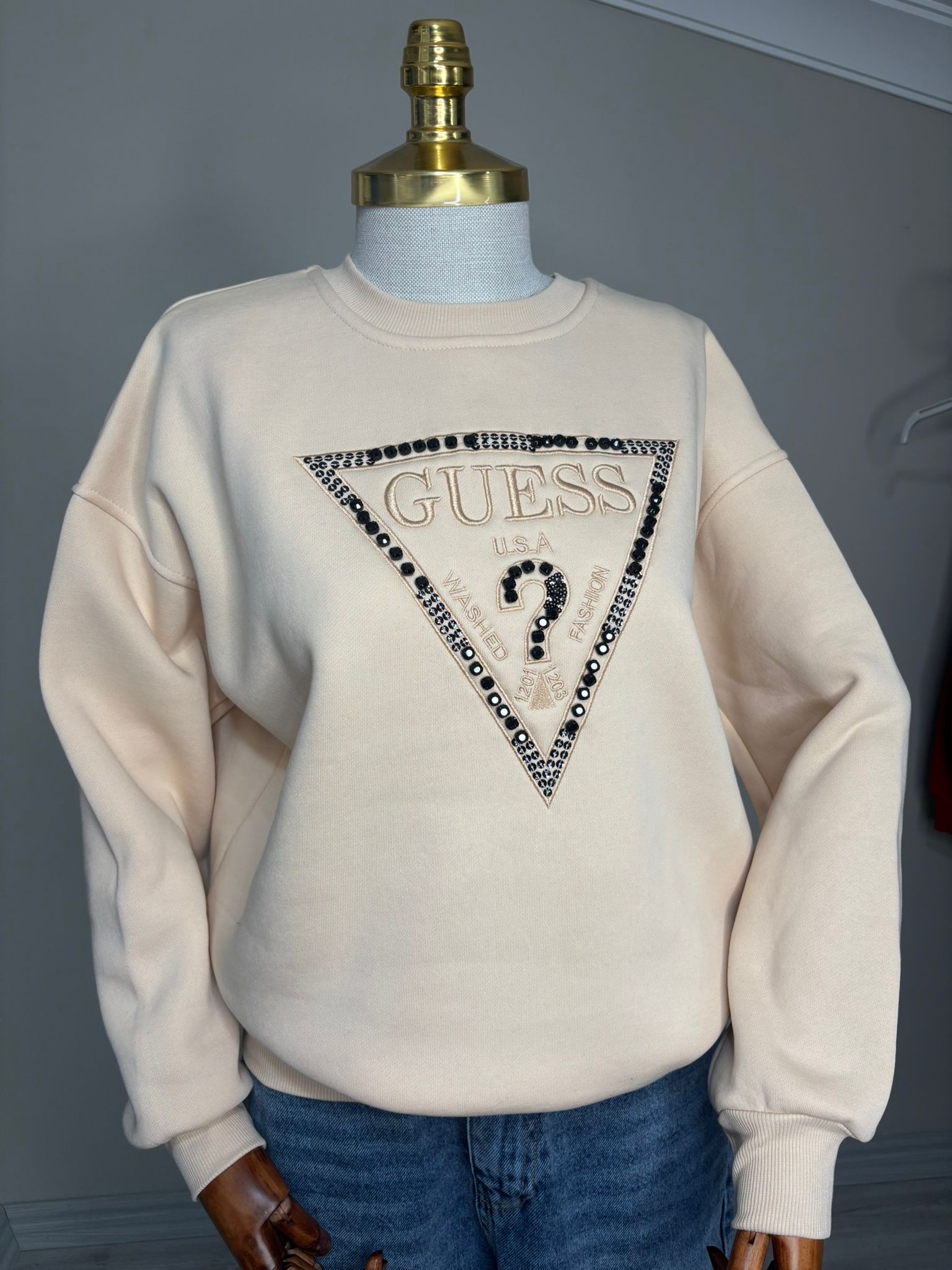 Taş Detaylı Guess Yazılı Sweatshirt