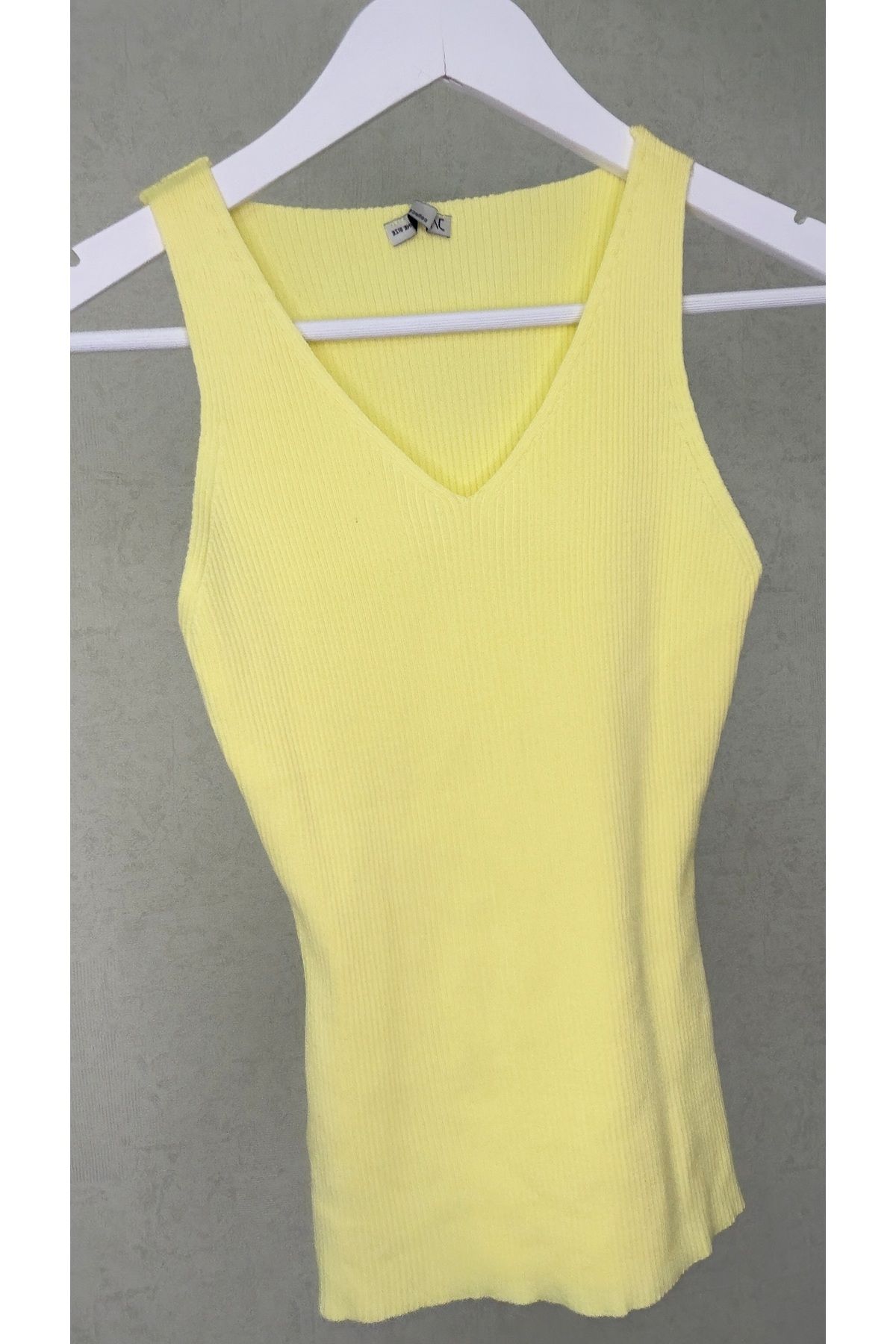 V yaka kalın askılı ince triko atlet - sarı