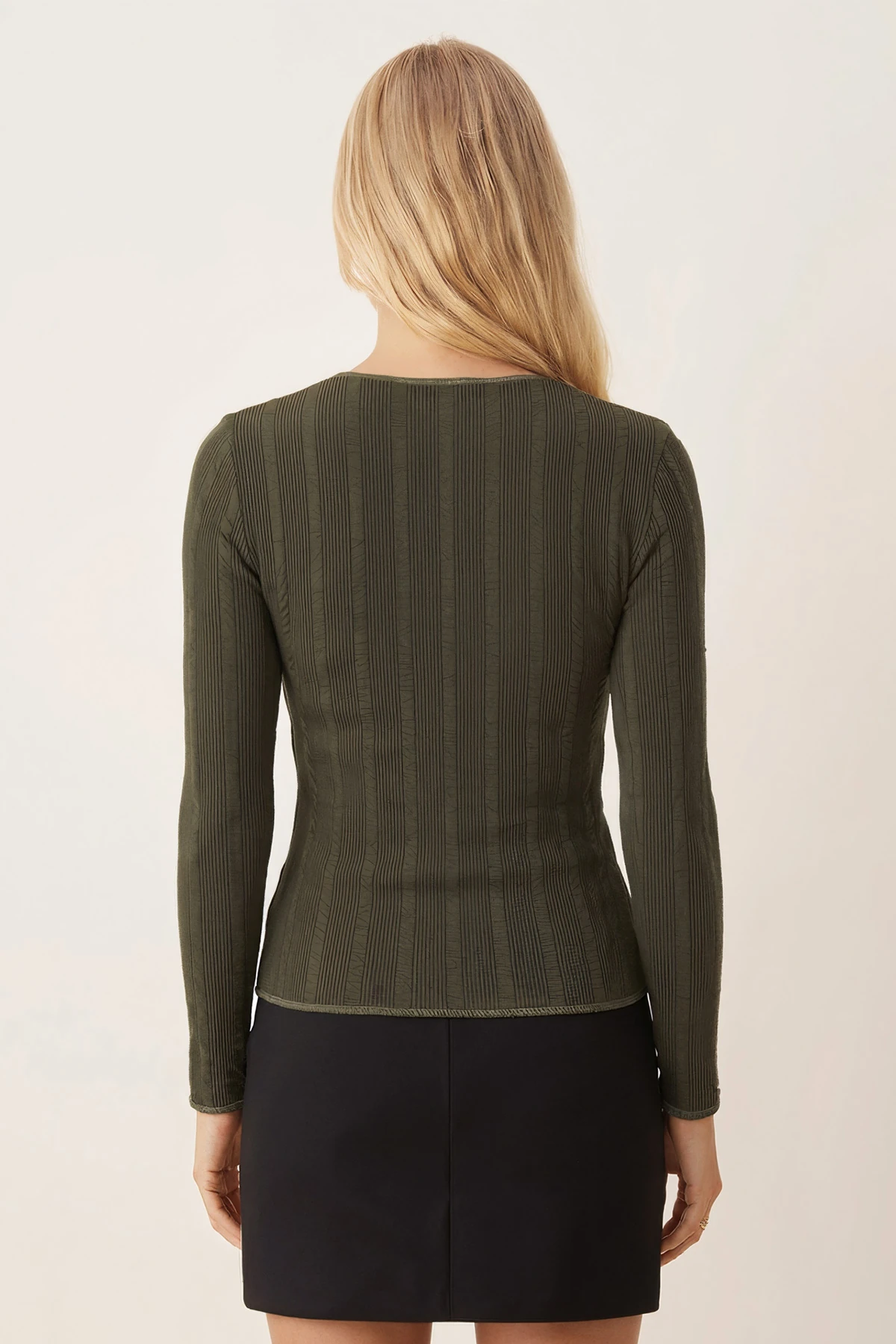 Kadın Haki V Yaka Bedene Oturan Uzun Kollu Bluz ARM-26K001058