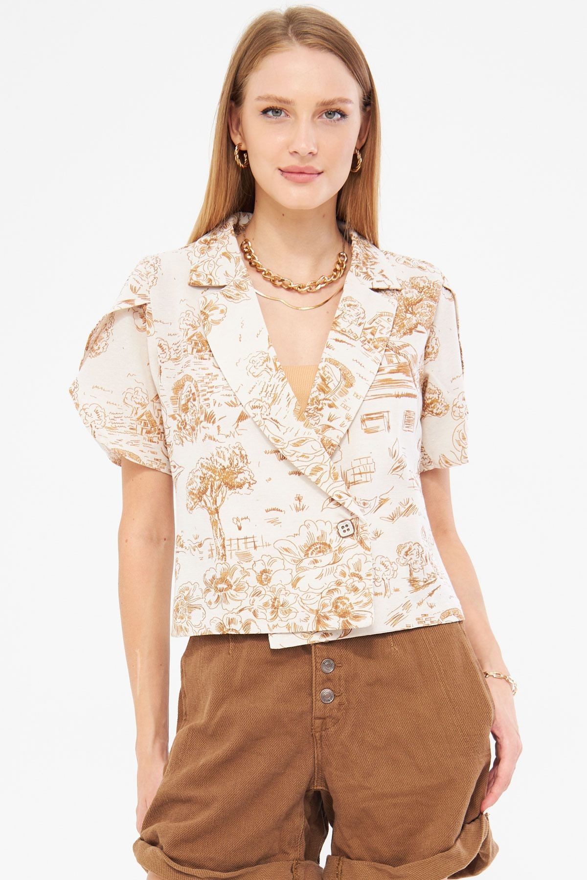 Kadın Camel Keten Görünümlü Desenli Kolu Yırtmaçlı Crop Kısa Kol Ceket ARM-24Y001095
