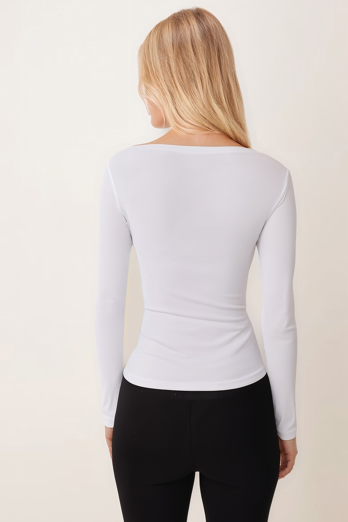 Kadın Beyaz Kayık Yaka Uzun Kol Body ARM-26K135013