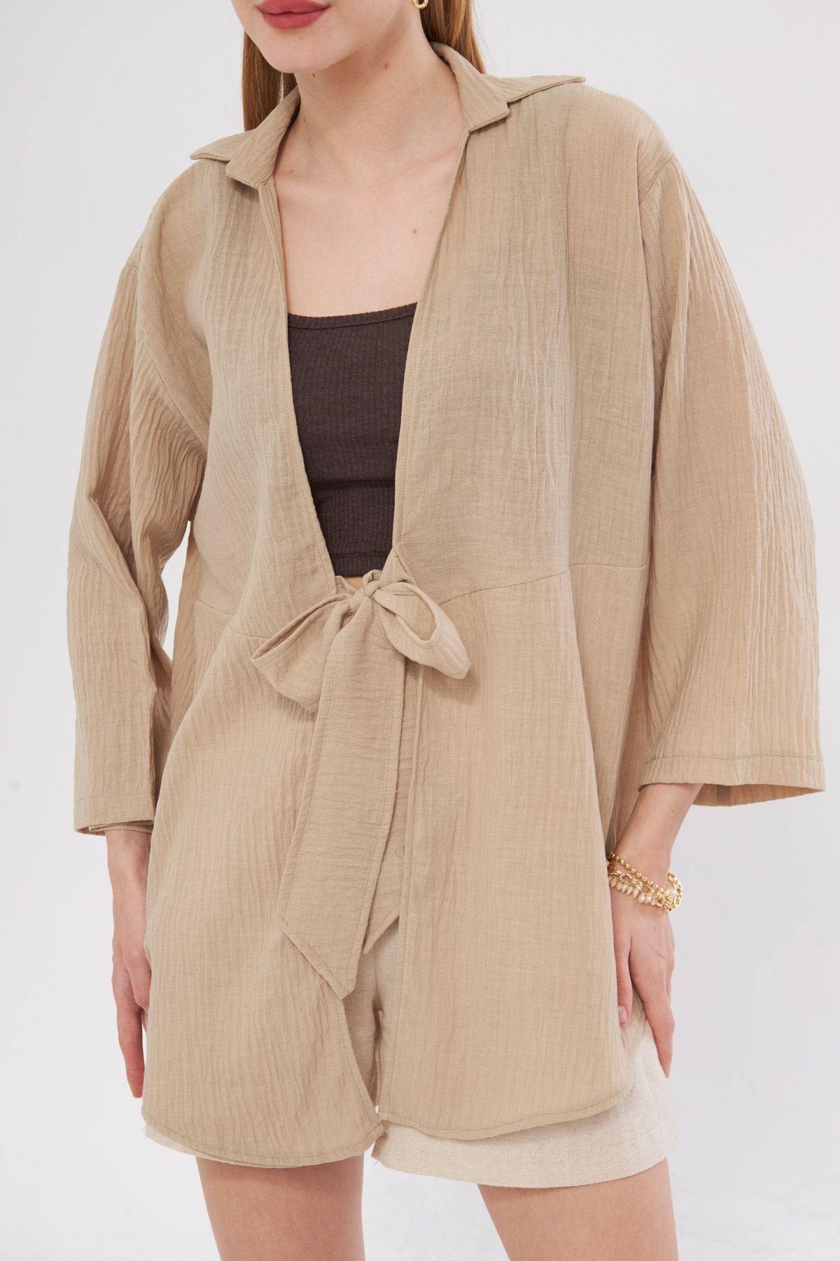 Kadın Bej Keten Görünümlü Önden Bağlamalı Kimono Gömlek ARM-24Y001063