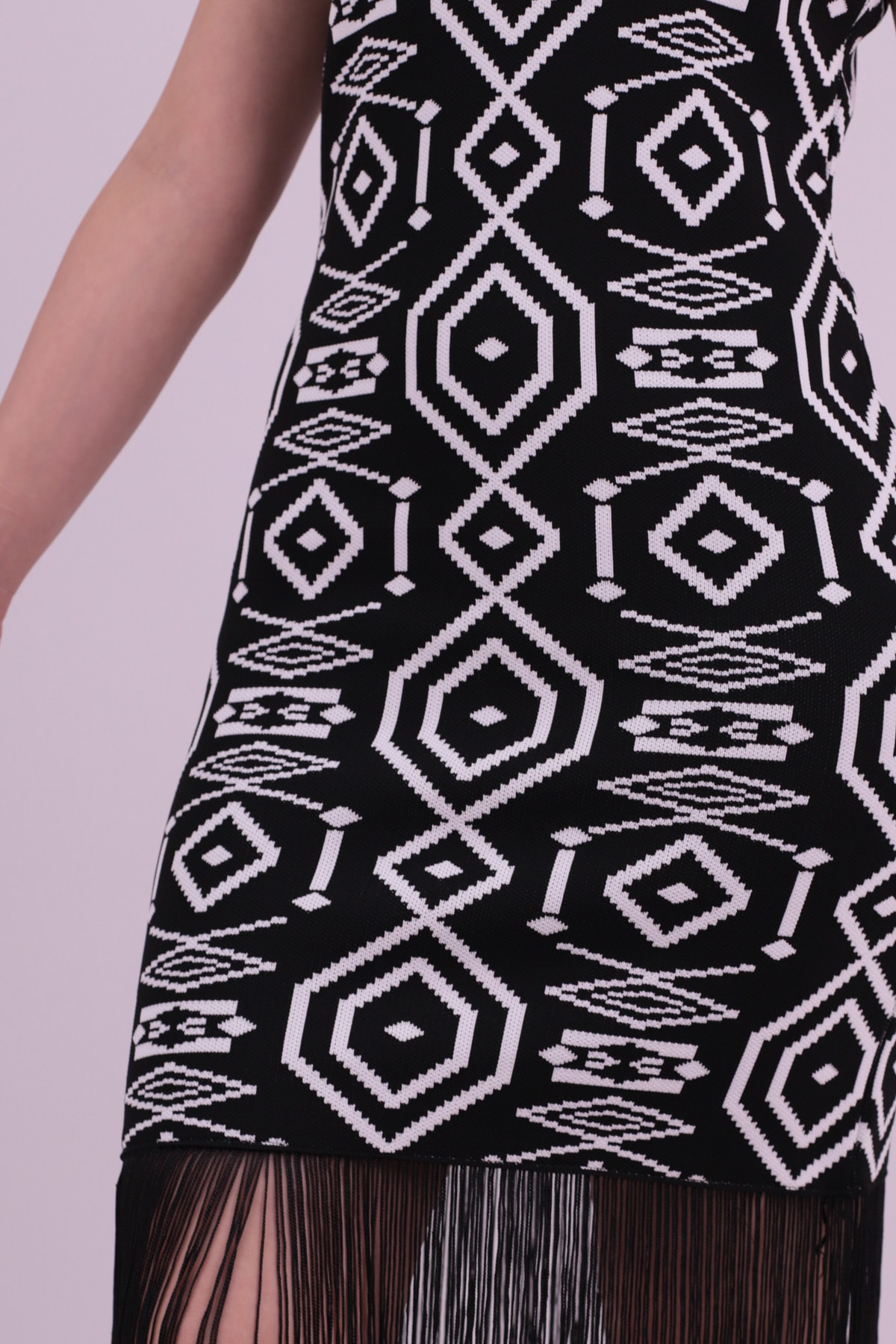 Kadın Siyah Balıkçı Yaka Etek Ucu Püsküllü Triko Elbise ARM-26K136009