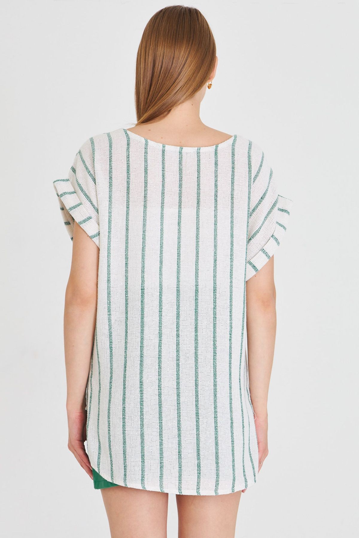 Kadın Koyu Yeşil V Yaka Yanları Yırtmaçlı Arkası Uzun Duble Kol Detaylı Oversize Bluz ARM-25Y001056