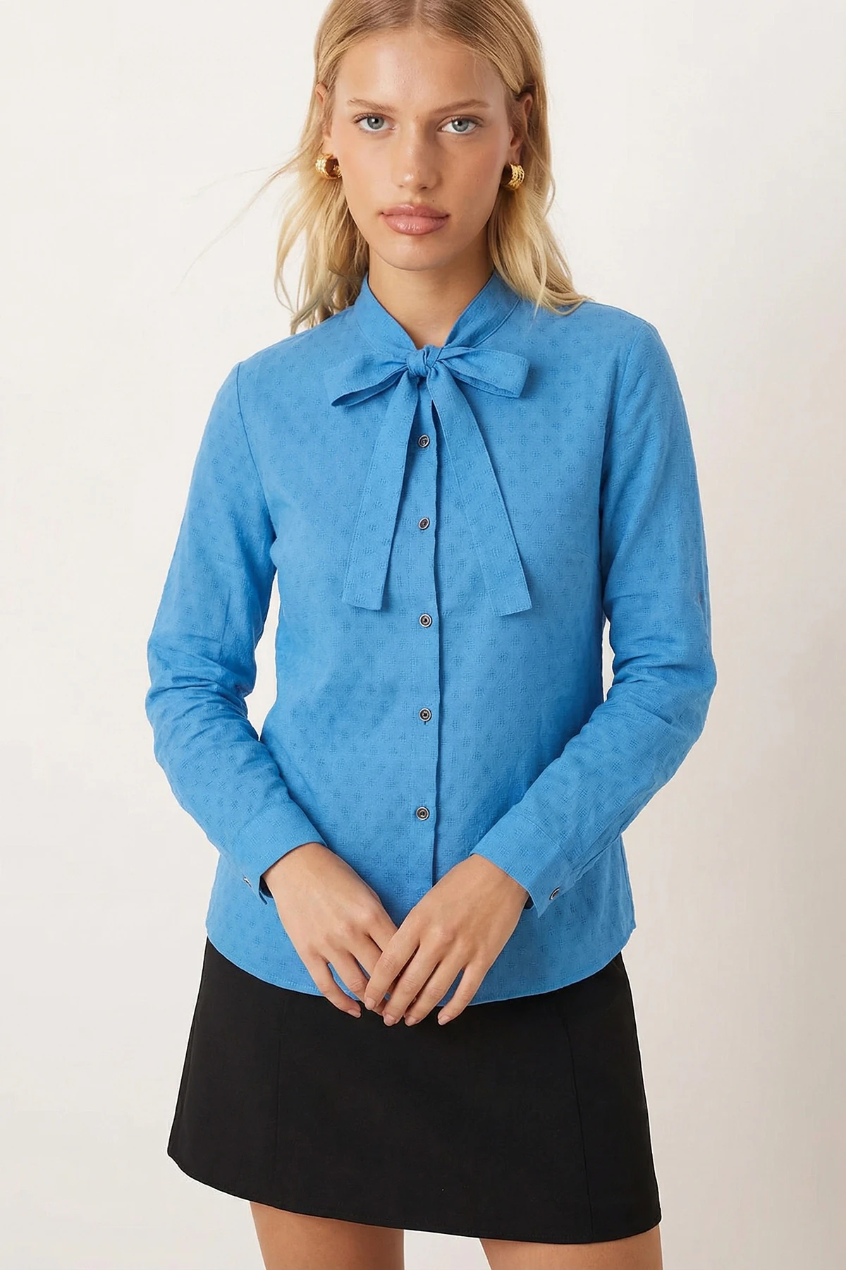 Kadın Mavi Yakası Bağlamalı Desenli Gömlek ARM-20K001150