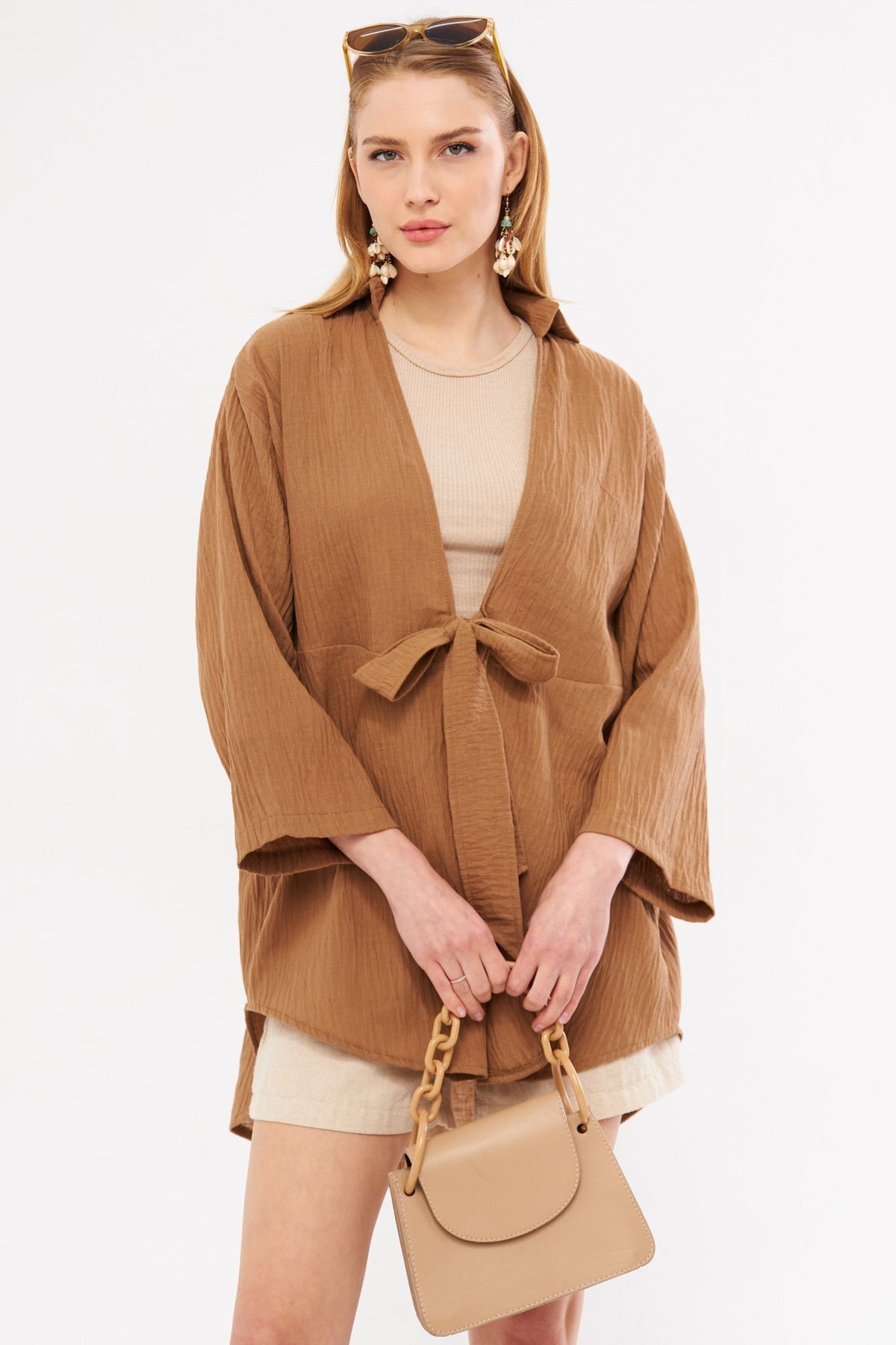 Kadın Kahve Keten Görünümlü Önden Bağlamalı Kimono Gömlek ARM-24Y001063