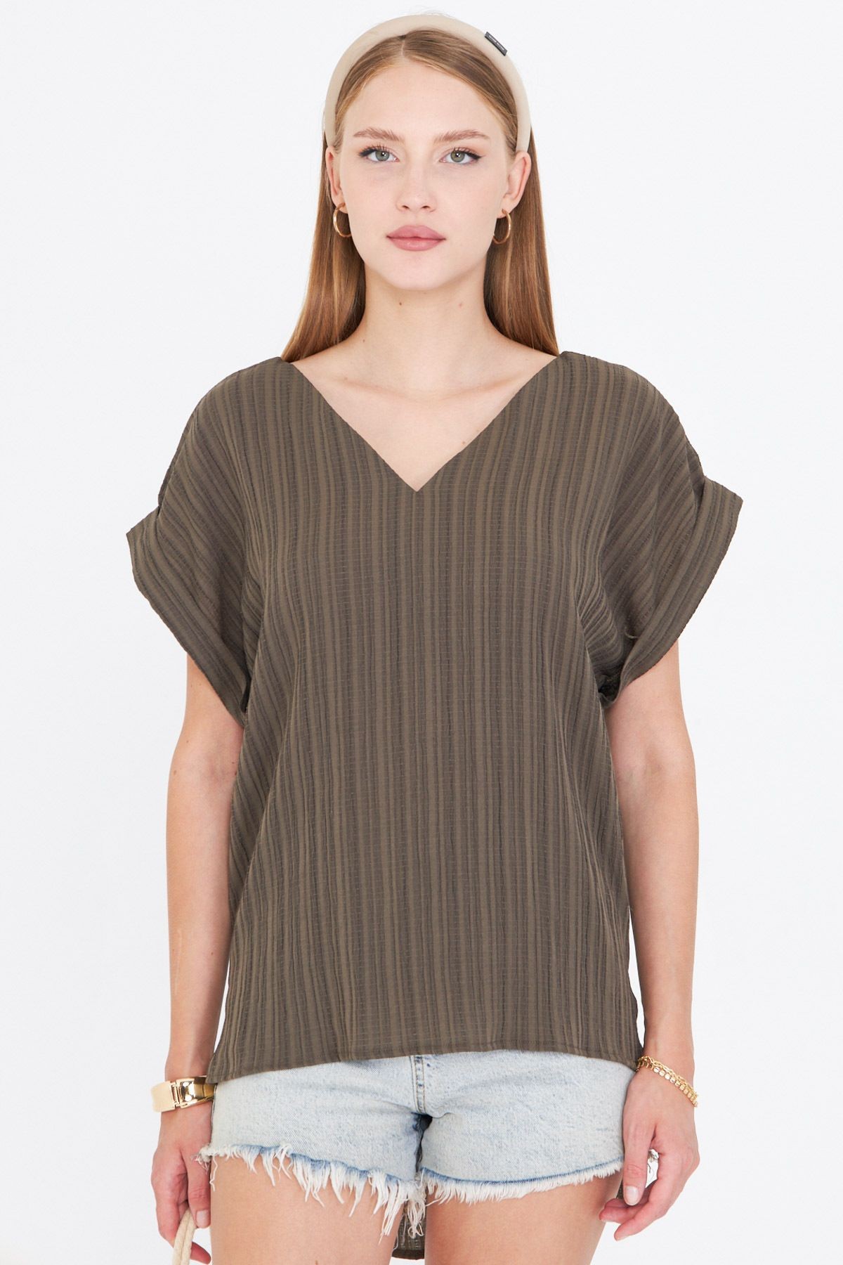 Kadın Koyu Haki V Yaka Yanları Yırtmaçlı Arkası Uzun Duble Kol Detaylı Oversize Bluz ARM-24Y001074