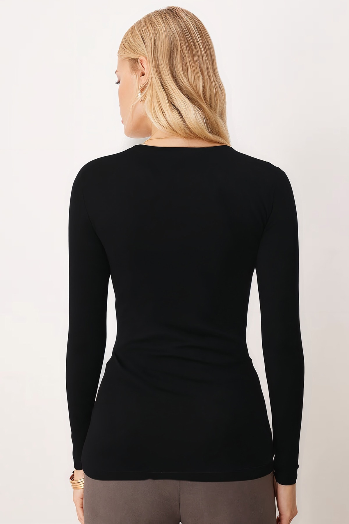 Kadın Siyah V Yaka Uzun Kol Body ARM-26K135005