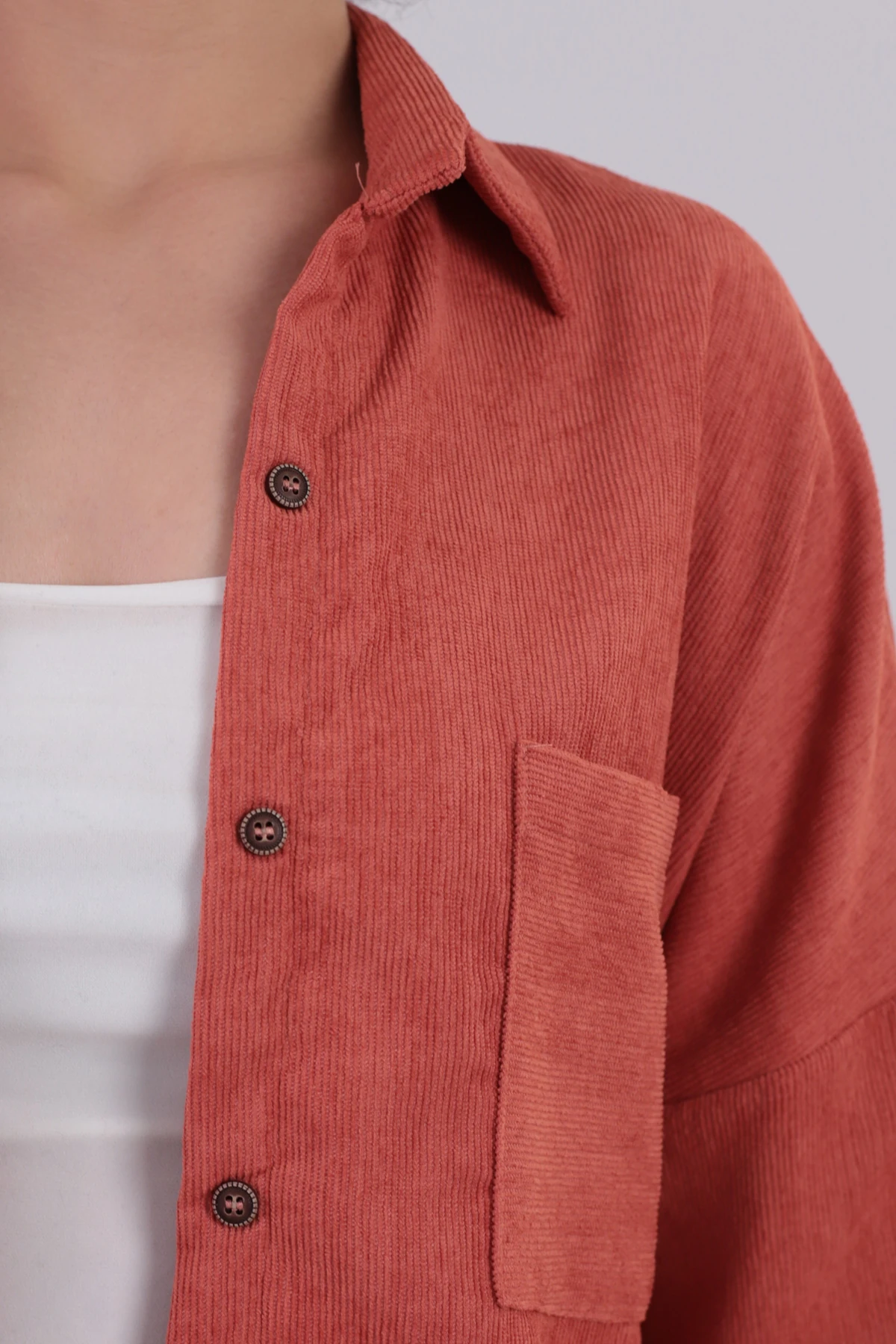 Kadın Somon Cepli Oversize İnce Fitilli Kadife Gömlek ARM-24K001076