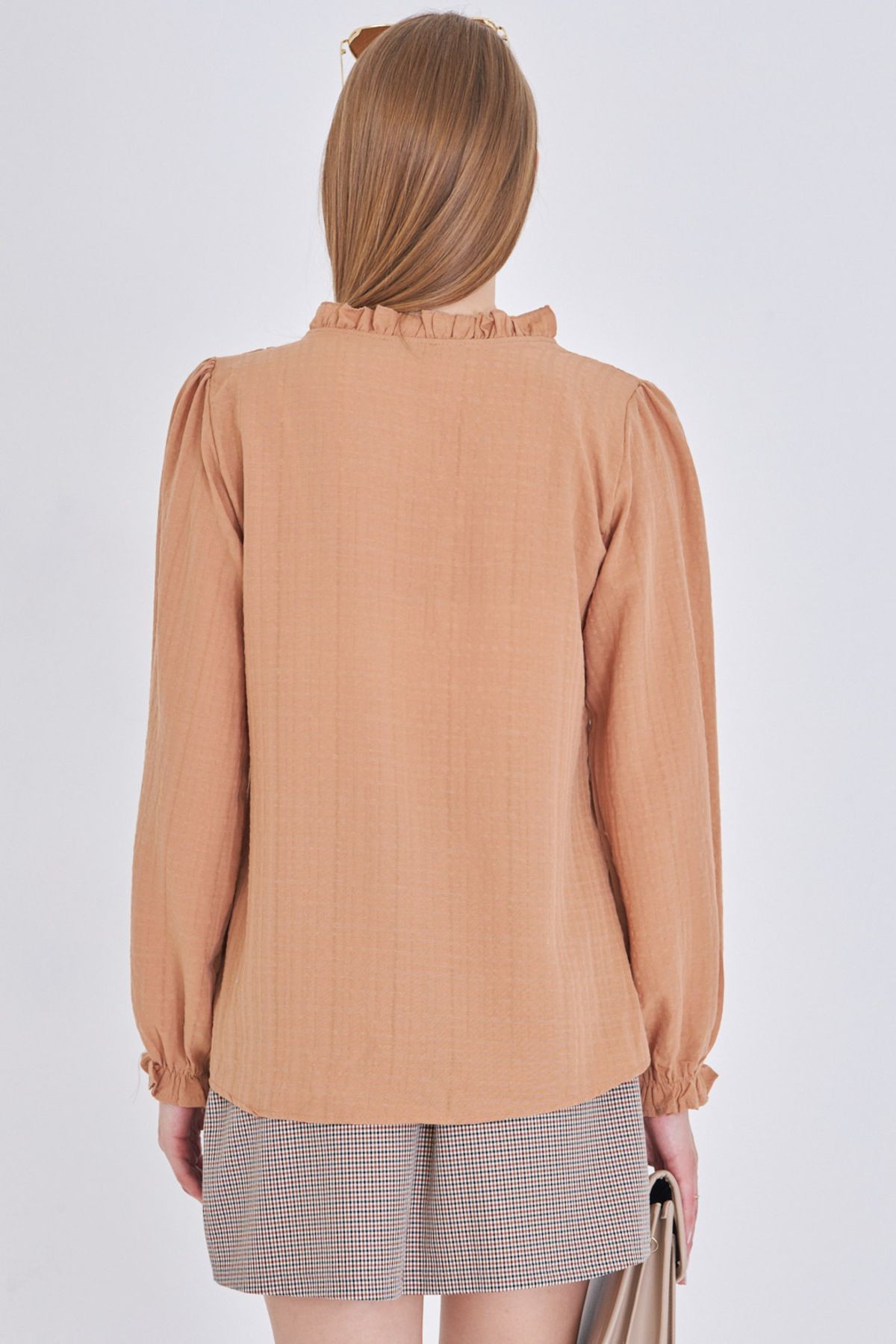 Kadın Camel Yakası Ve Önü Fırfır Detaylı Kolları Lastikli Uzun Kollu Bluz ARM-25K001030