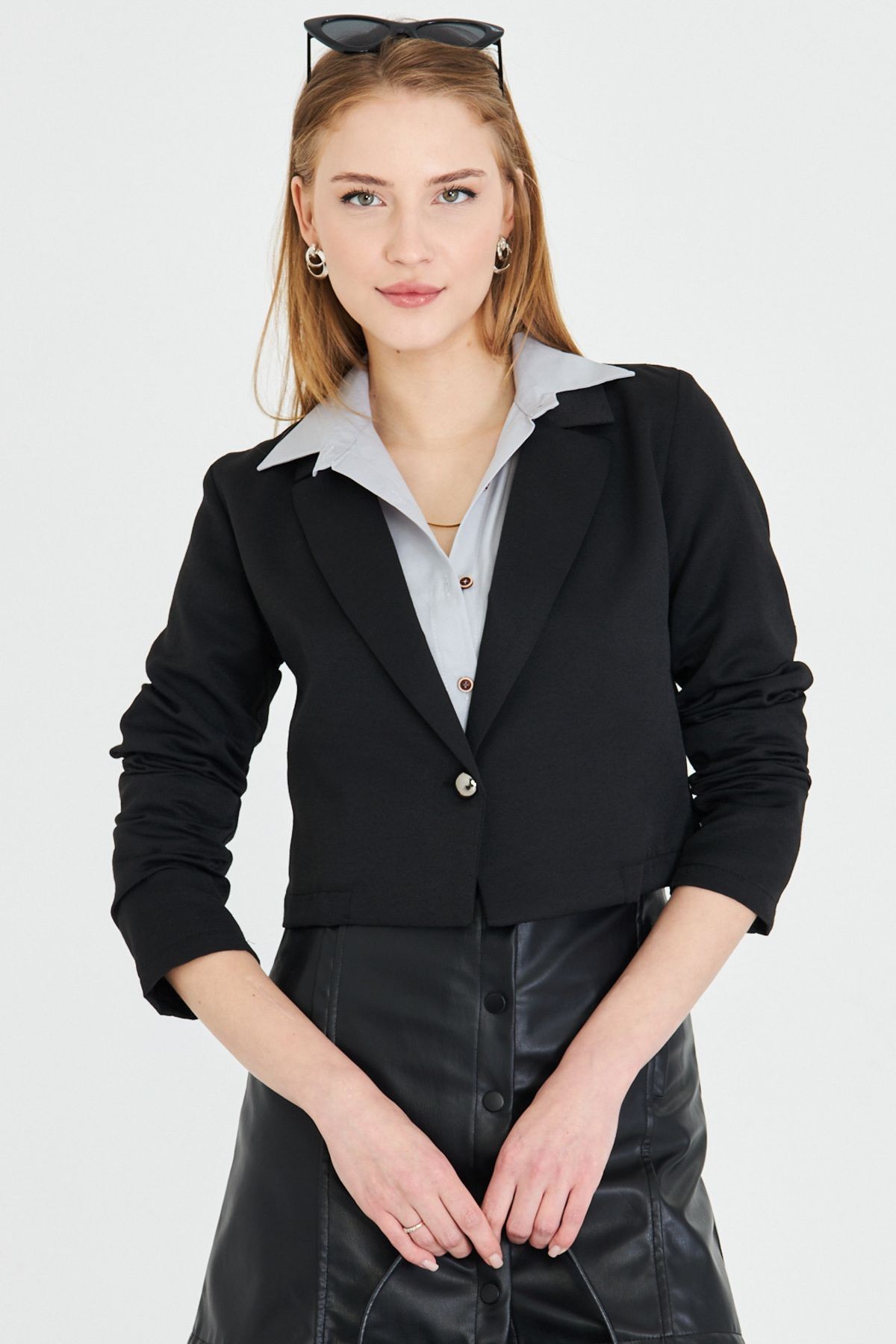 Kadın Siyah Tek Düğmeli Crop Ceket ARM-23Y001064