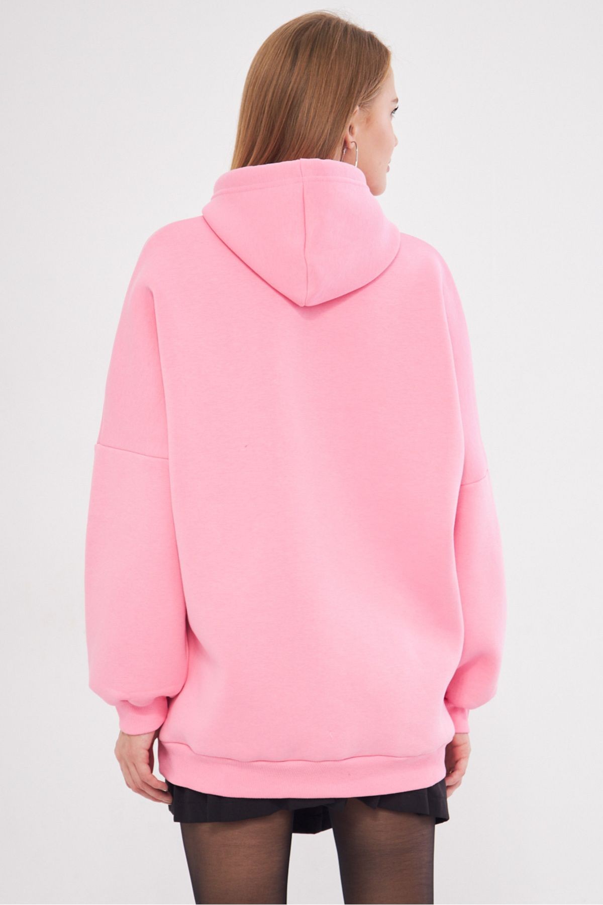 Kadın Pembe Kapüşonlu İçi Şardonlu Kanguru Cepli Oversize Sweatshirt ARM-25K001045