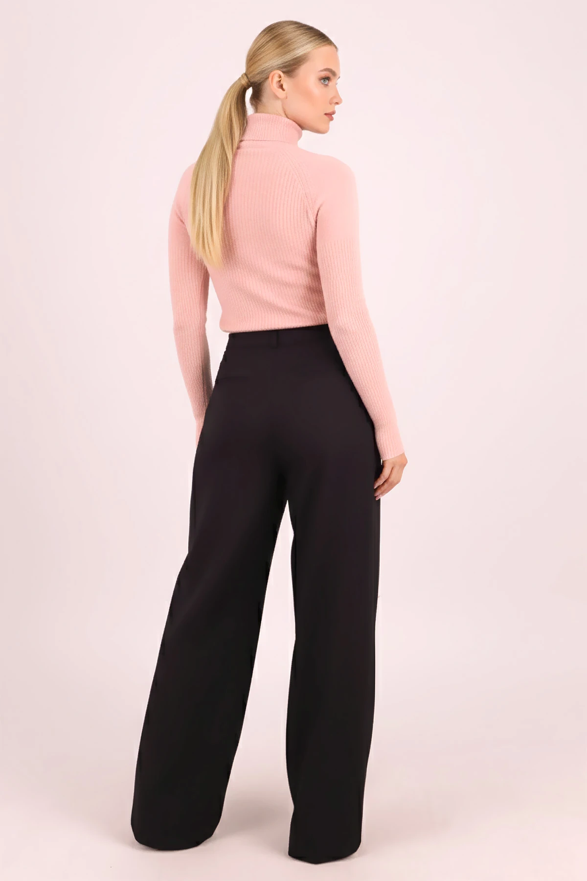 Kadın Siyah Yüksek Bel Önden Pile Detaylı Bol Paça Pantolon ARM-26K136041