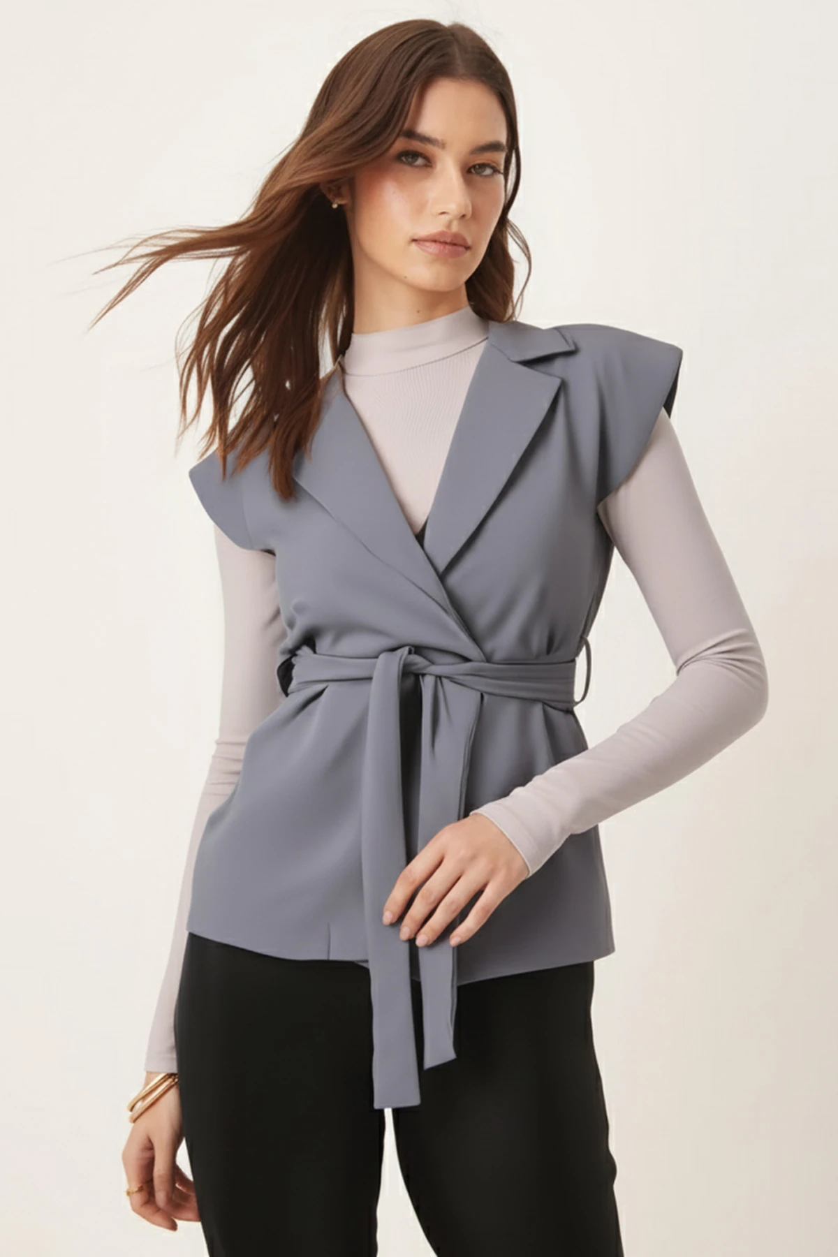 Kadın Gri Erkek Yaka Beli Kuşaklı Keten Görünümlü Yelek ARM-25Y001079