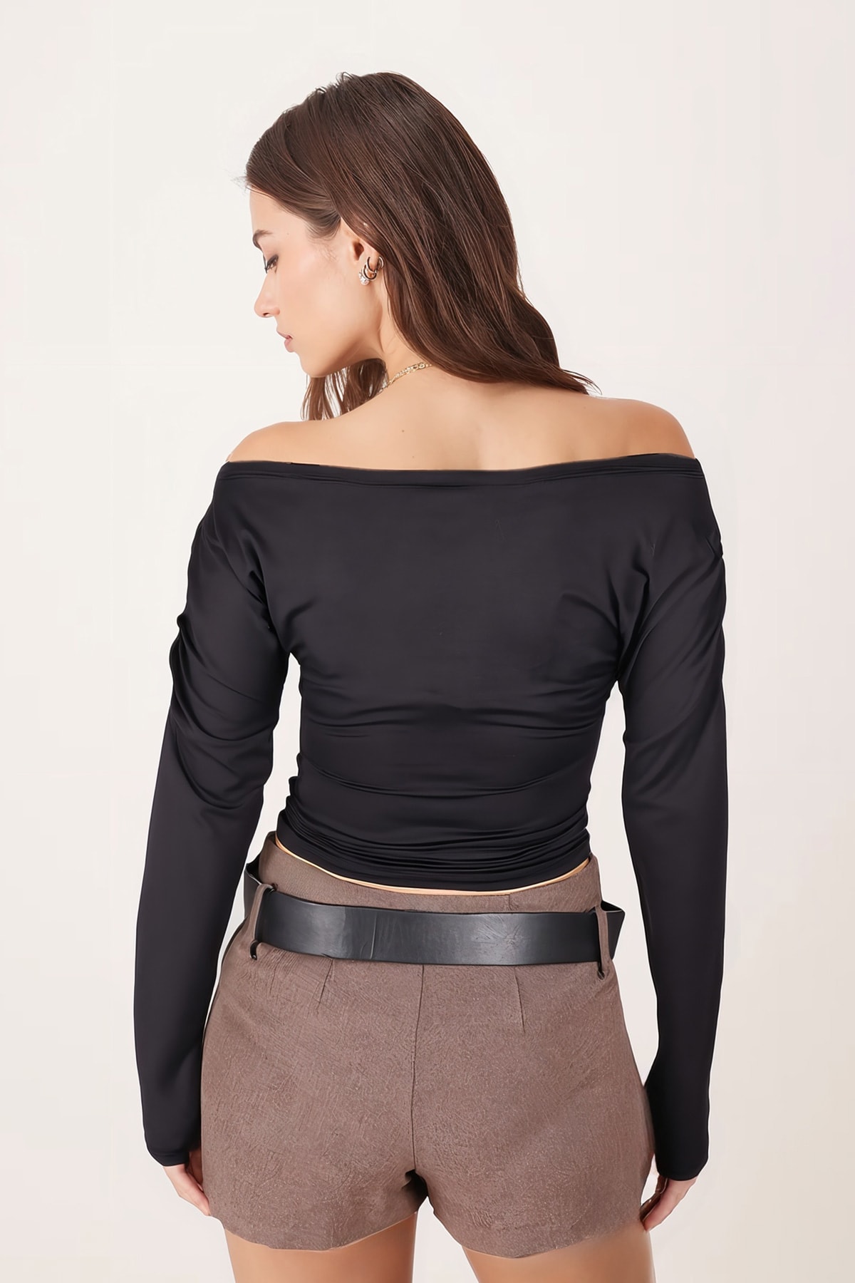 Kadın Siyah Kolları Büzgülü Crop Bluz ARM-26K042015