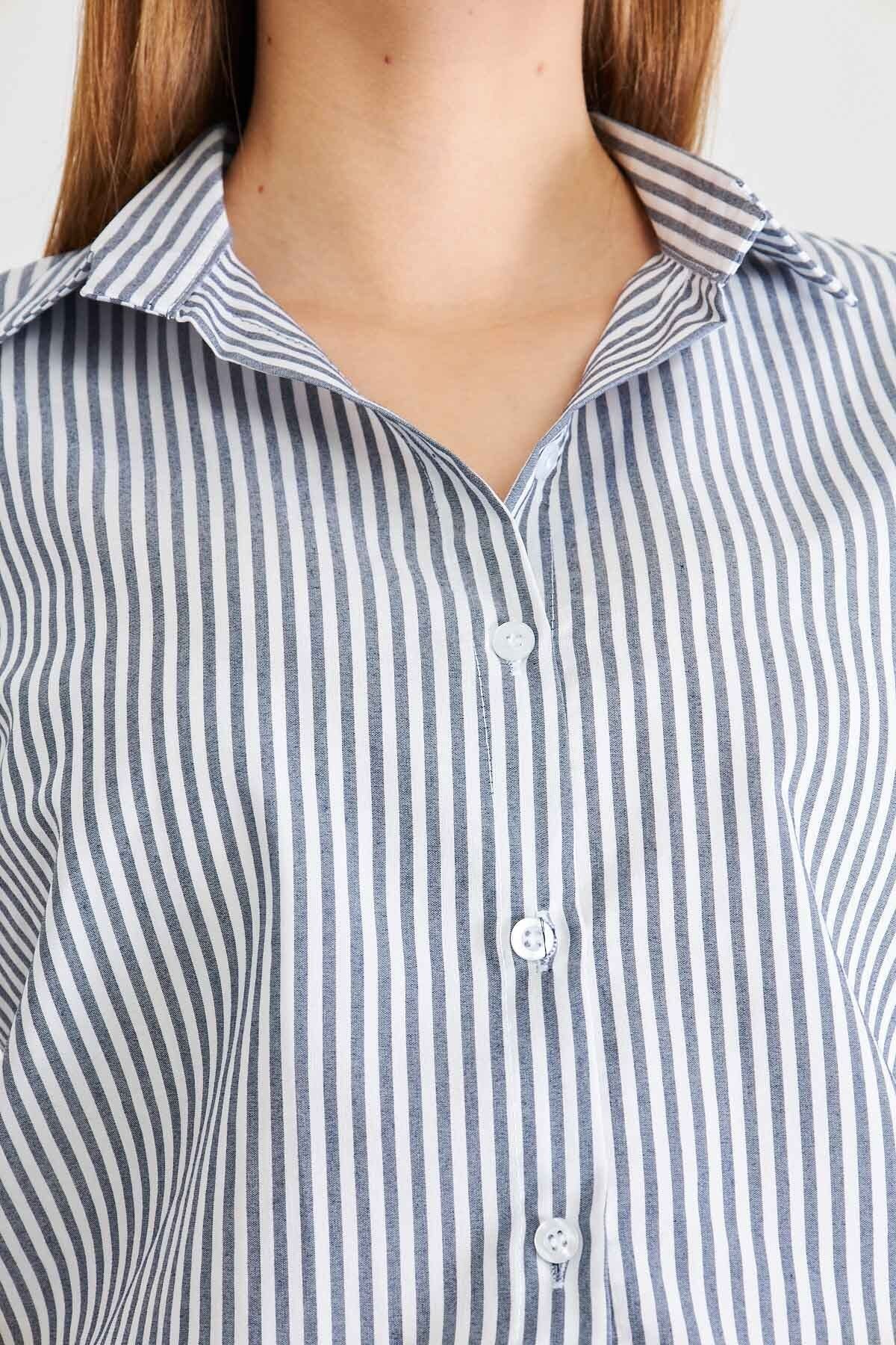 Kadın Lacivert Çizgili Kısa Kol Gömlek ARM-25Y001059