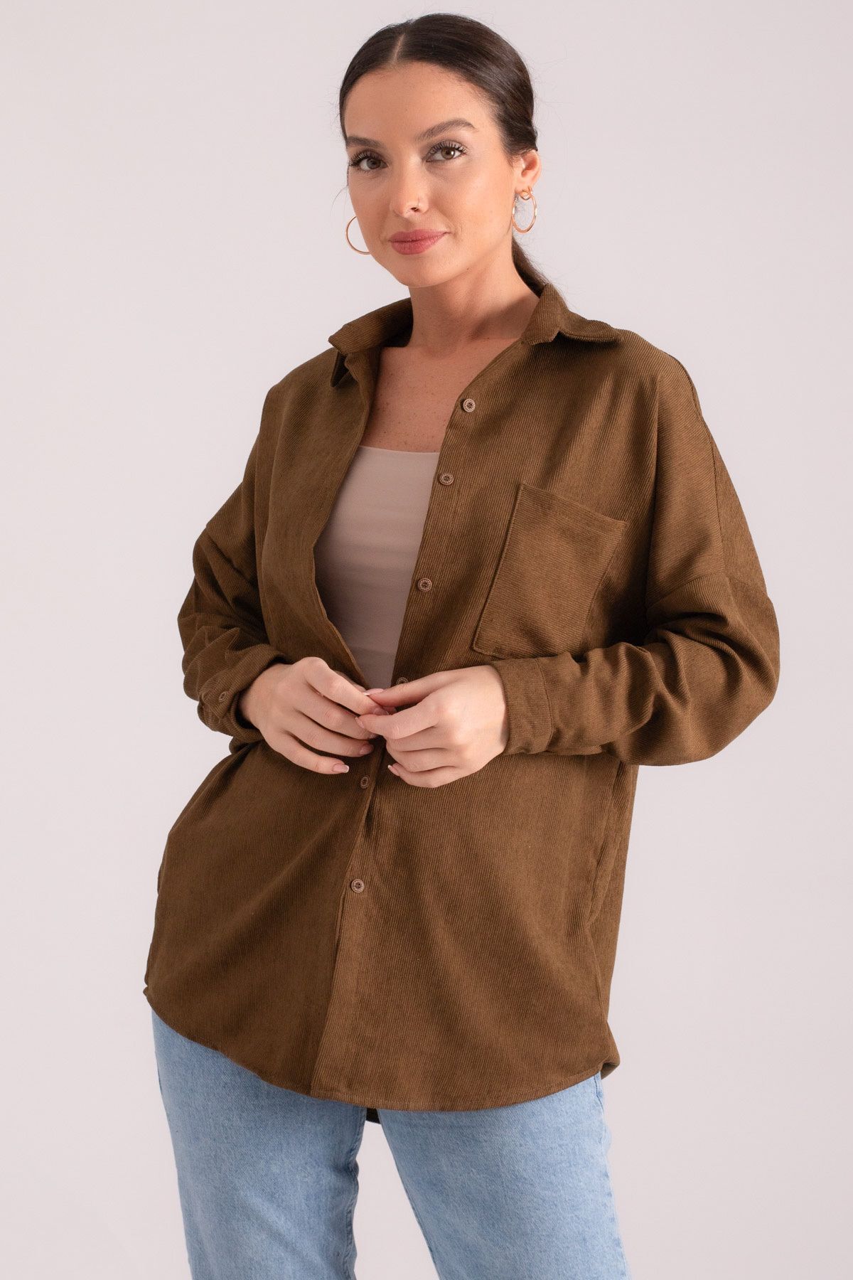 Kadın Koyu Haki Cepli Oversize İnce Fitilli Kadife Gömlek ARM-24K001076