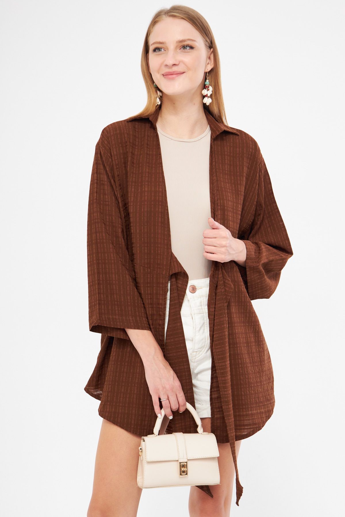 Kadın Kahve Kendinden Çizgili Önden Bağlamalı Kimono Gömlek ARM-24Y001101
