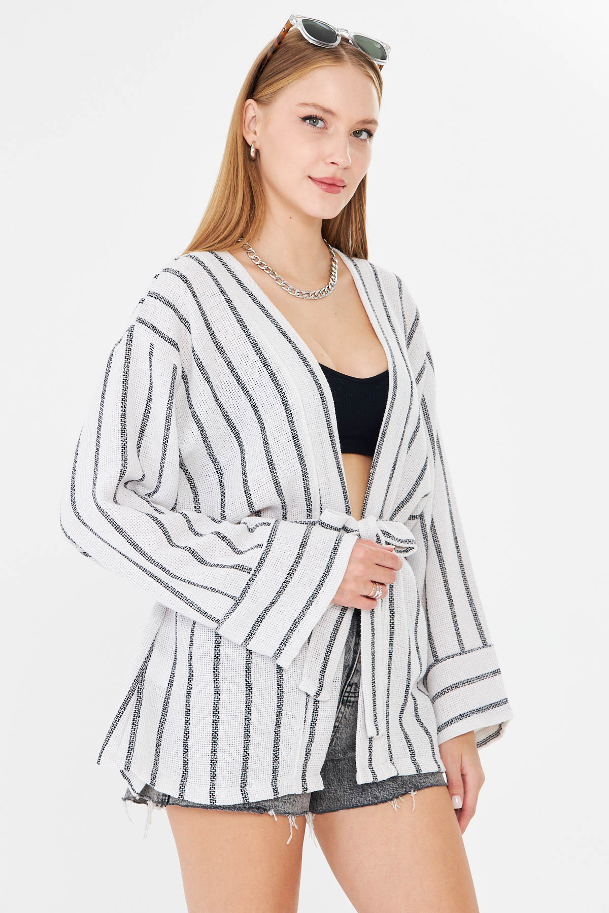 Kadın Siyah-Beyaz Kemerli Kimono ARM-25Y001073