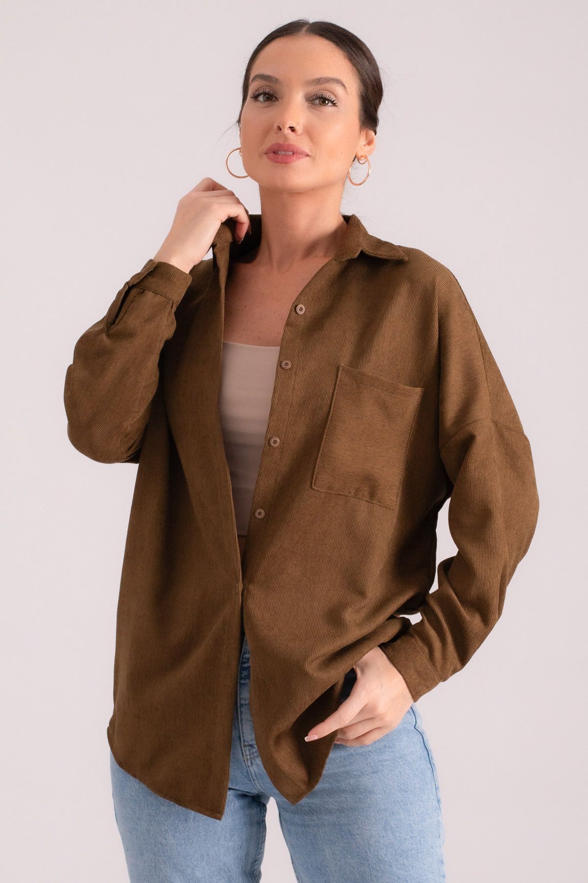 Kadın Koyu Haki Cepli Oversize İnce Fitilli Kadife Gömlek ARM-24K001076