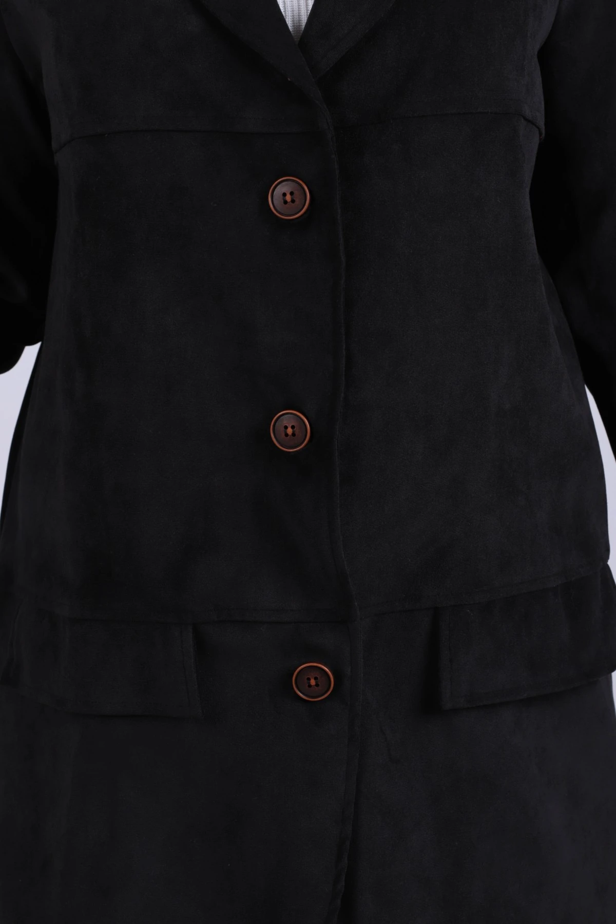 Kadın Siyah Yakalı Cep Kapaklı Düğmeli Vatkalı Premium Süet Oversize Ceket ARM-25K001057