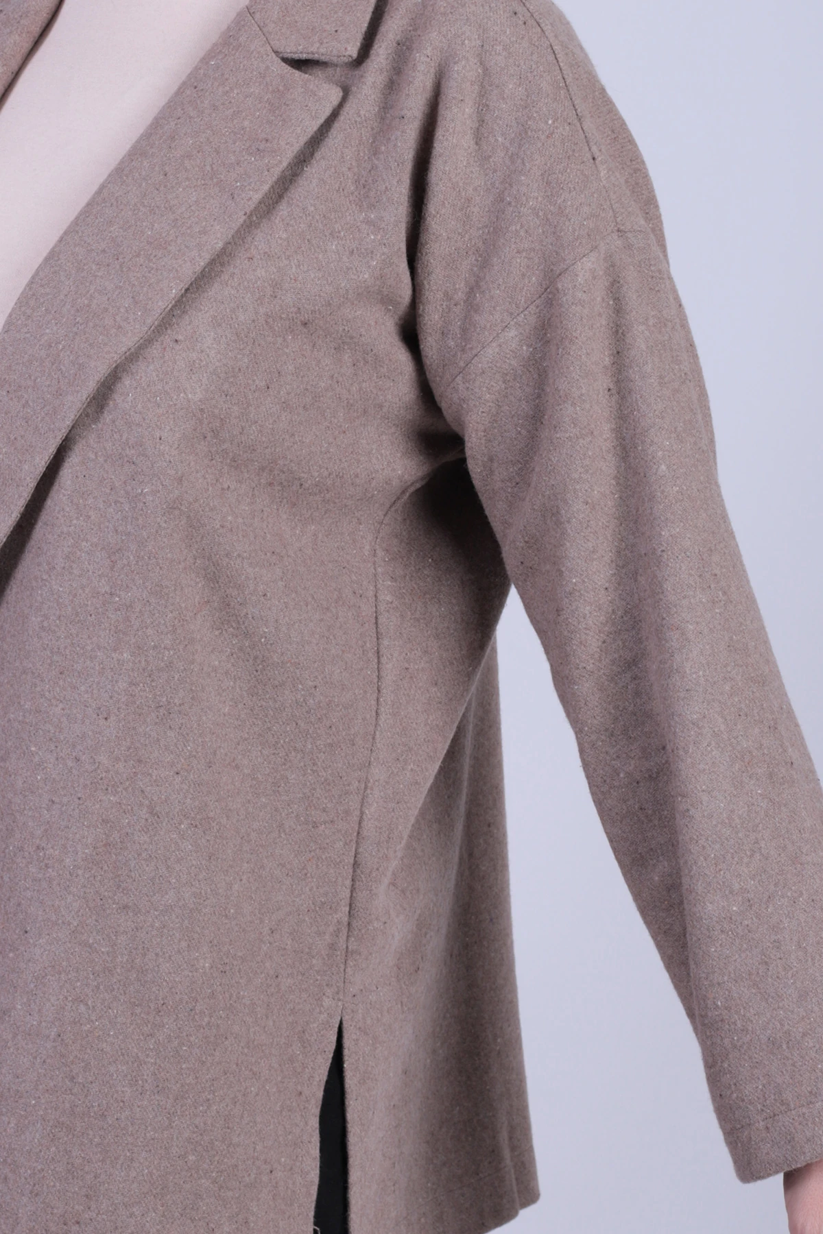 Kadın Açık Vizon Erkek Yaka Yanları Yırtmaçlı Oversize Ceket ARM-26K001009