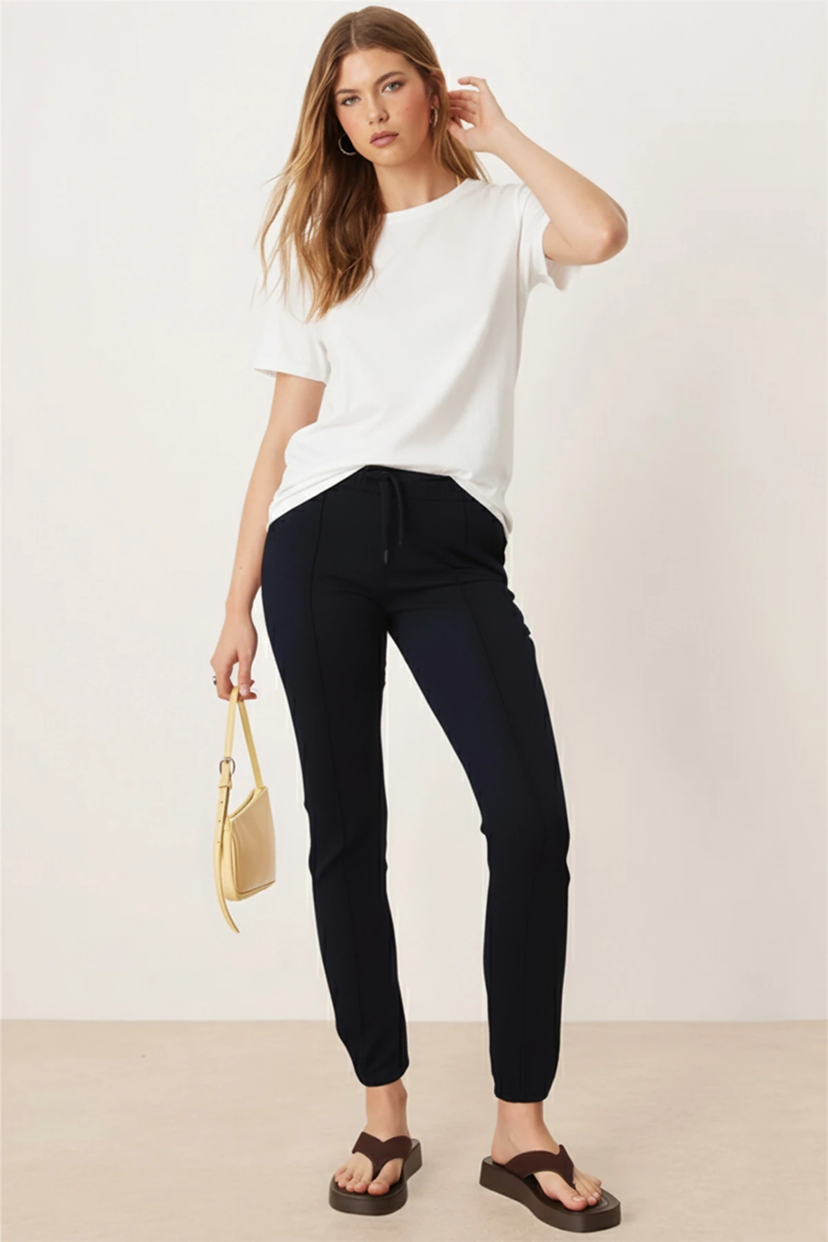 Kadın Lacivert Cepli Önü Çımalı Eşofman Altı ARM-26K135001