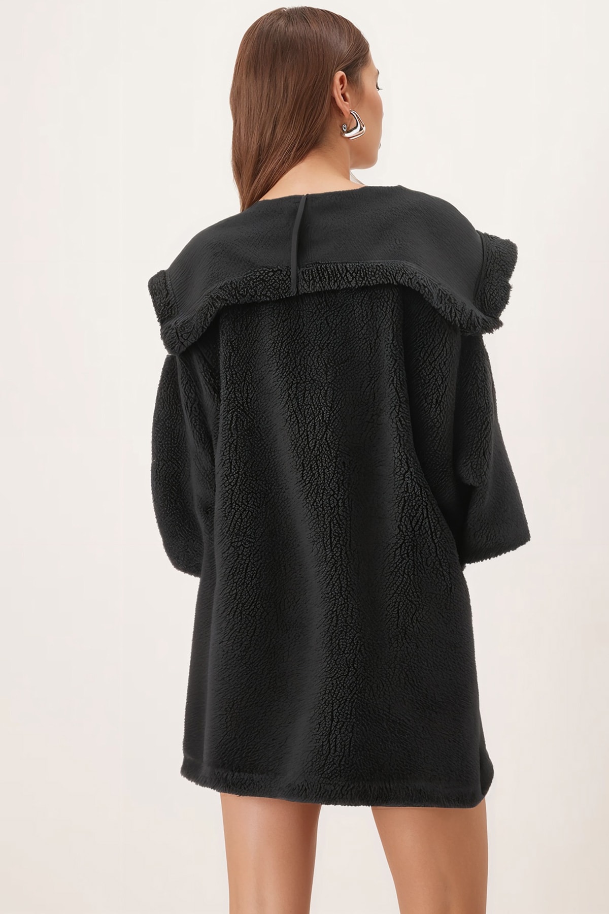 Kadın Haki Önü Düğmeli Cepli Oversize Peluş Mont ARM-21K001030