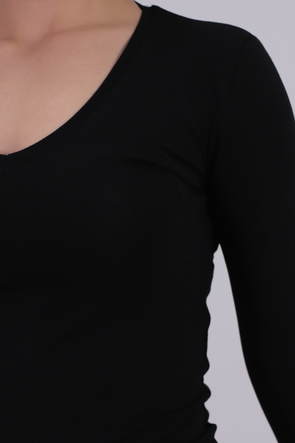 Kadın Siyah V Yaka Uzun Kol Body ARM-26K135005