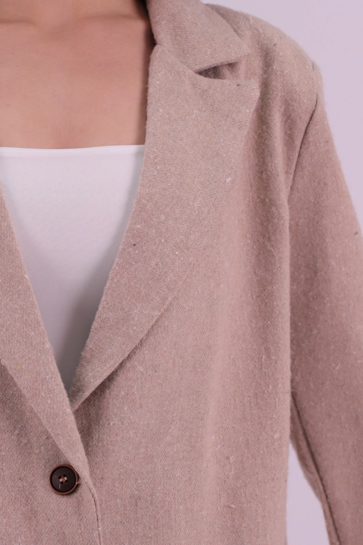 Kadın Bej Erkek Yaka Cep Kapaklı Vatkalı Oversize Kaşe Ceket ARM-26K001044