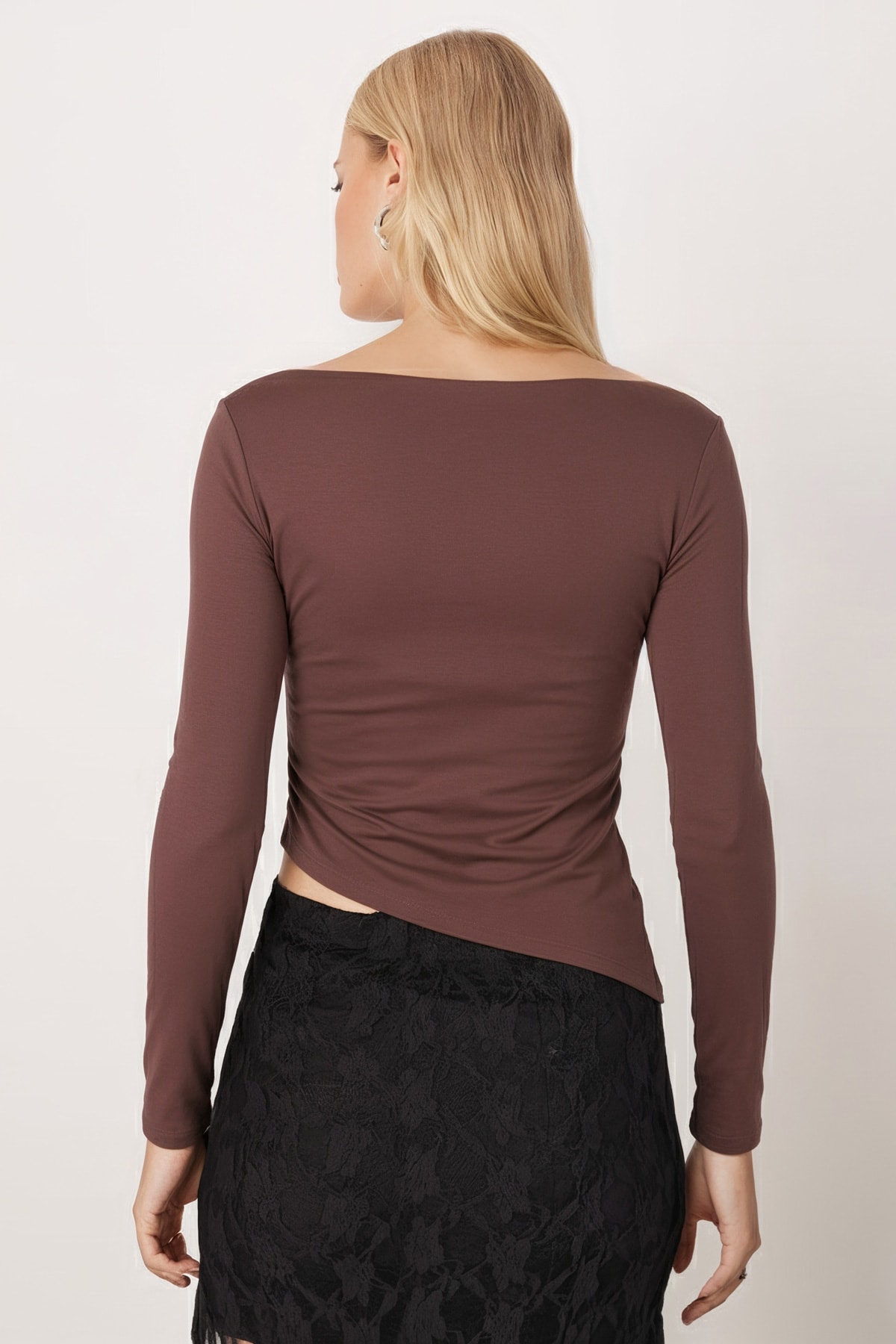 Kadın Kahve Yanı Büzgülü Asimetrik Bluz ARM-26K042002