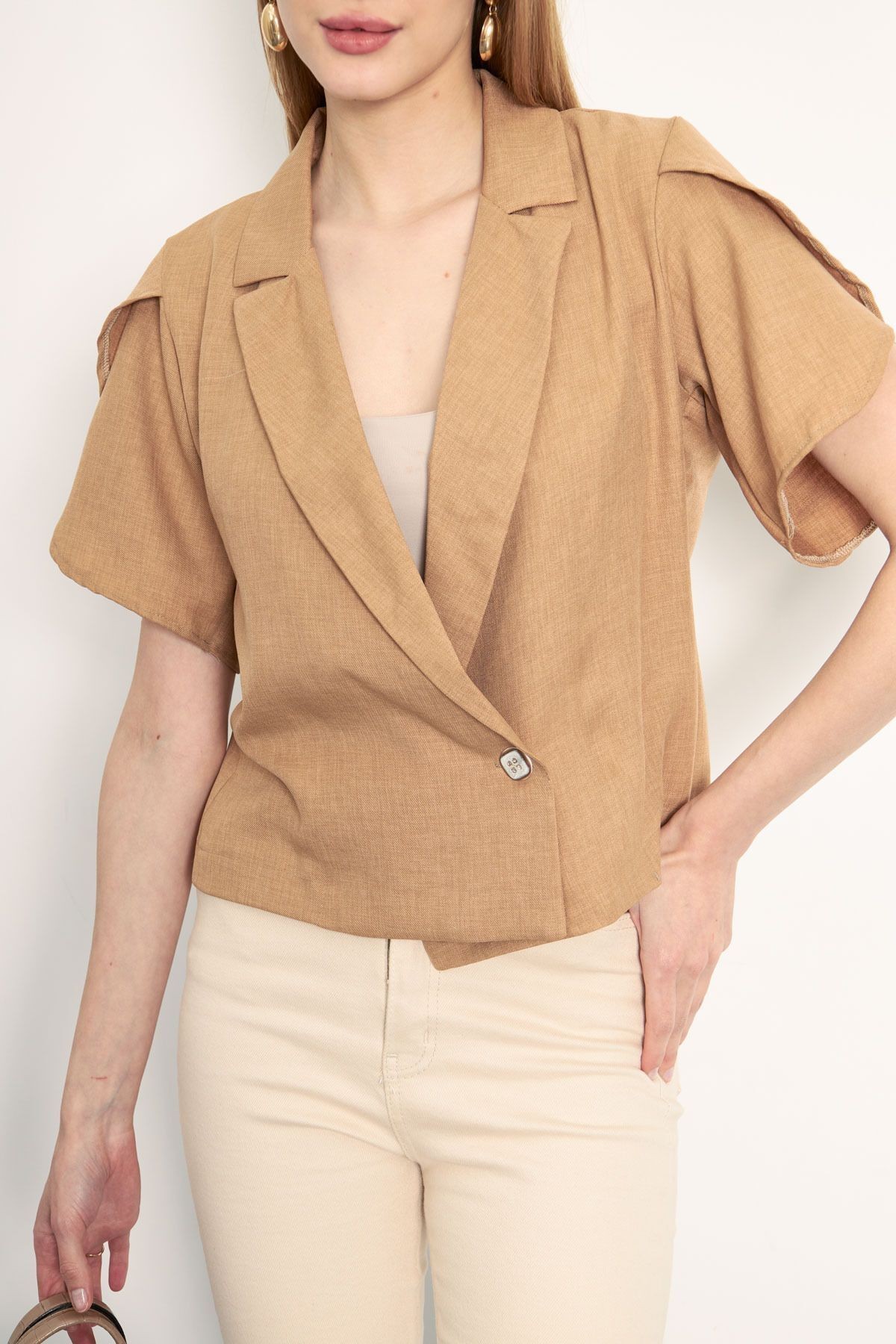 Kadın Camel Kolu Yırtmaç Detaylı Crop Kısa Kol Ceket ARM-24Y001048