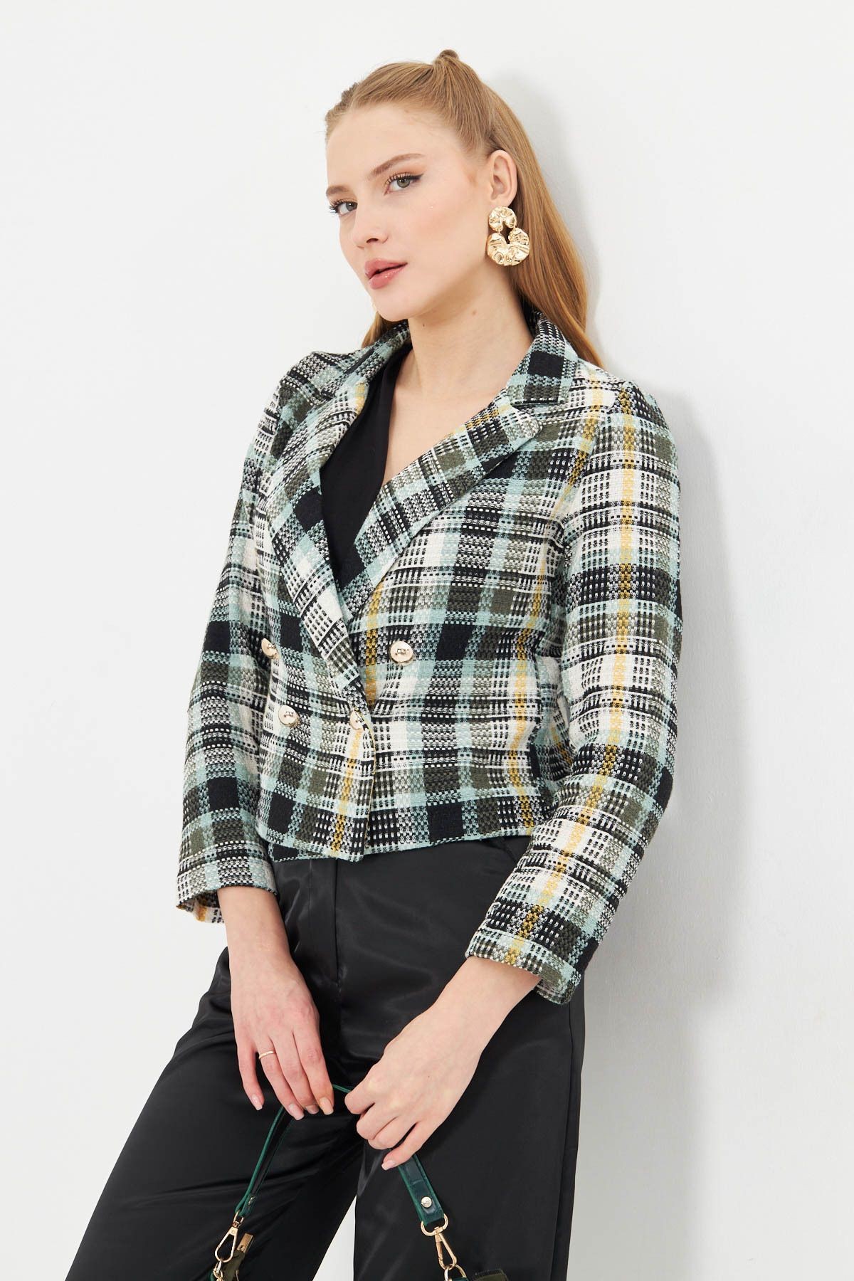 Kadın Mint-Siyah Kruvaze Yaka Tüvit Crop Ceket ARM-24K001014