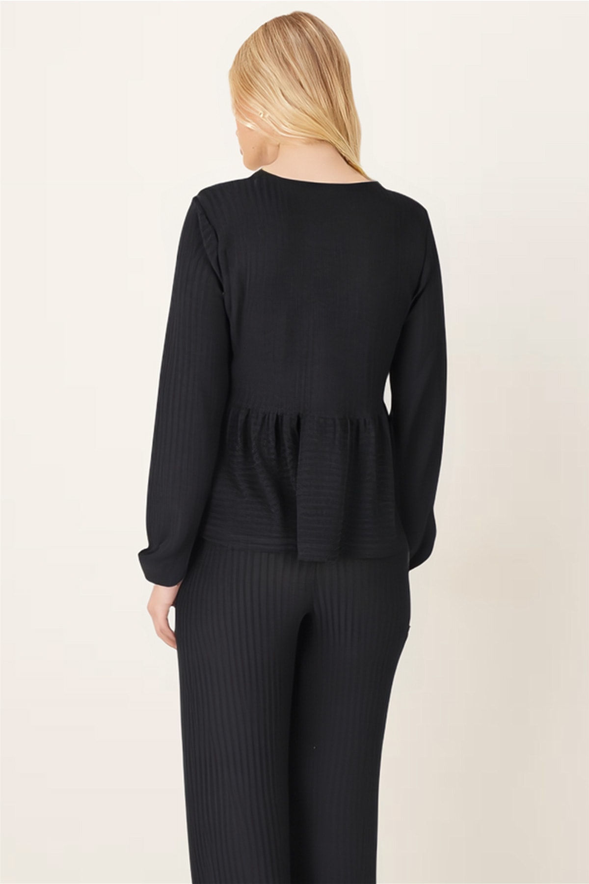 Kadın Siyah V Yaka Yumuşak Dokulu Önü Bağlamalı Likralı Pantolonlu İkili Takım ARM-26K001002