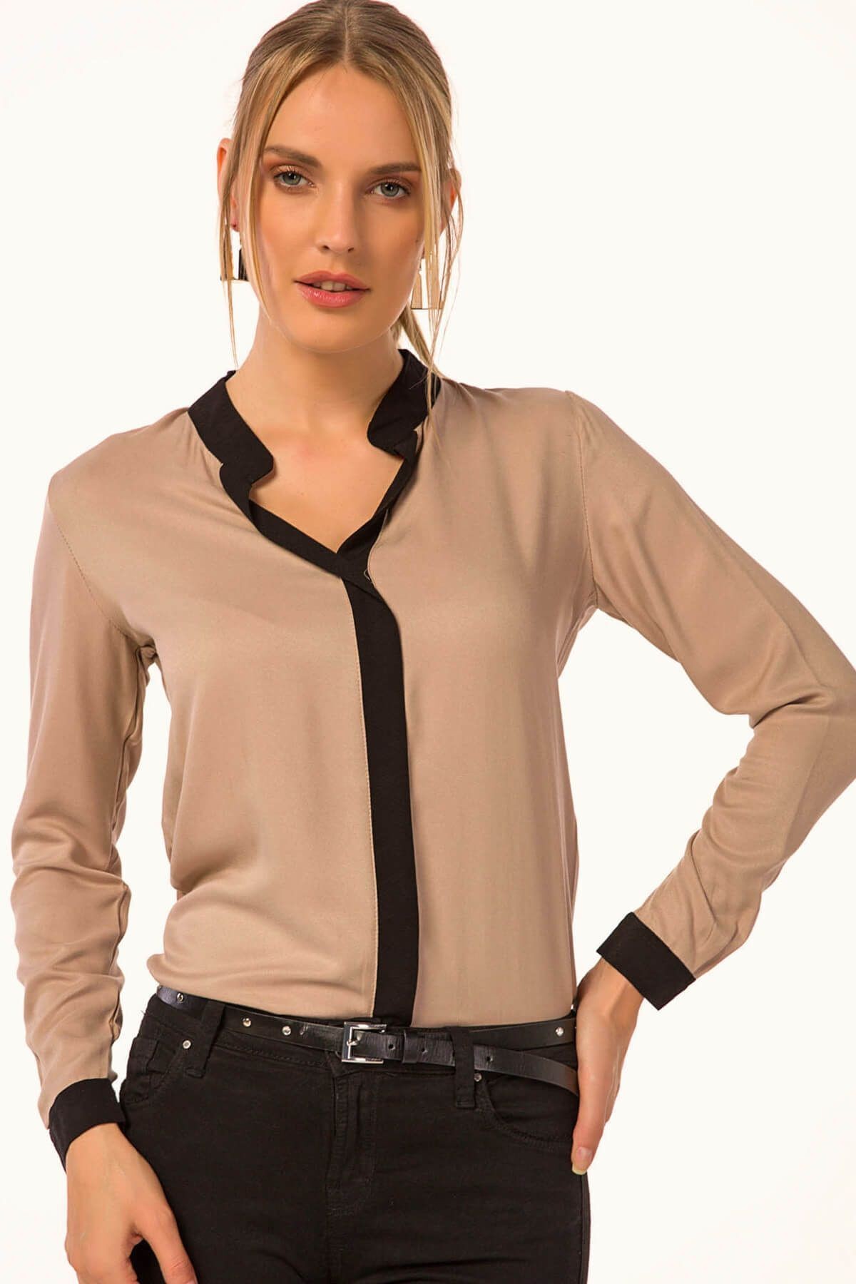 Kadın Bej Önü Şeritli Gömlek ARM-18K001255