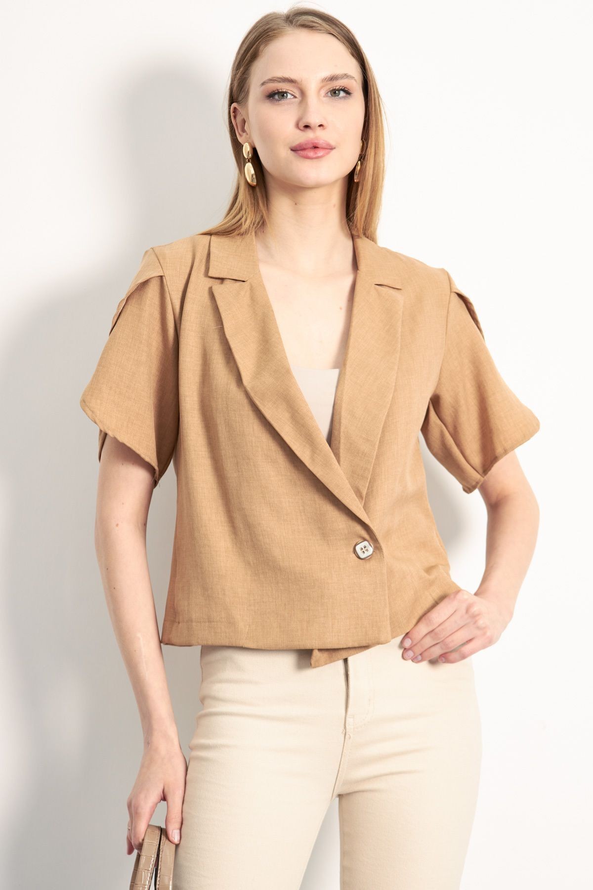 Kadın Camel Kolu Yırtmaç Detaylı Crop Kısa Kol Ceket ARM-24Y001048
