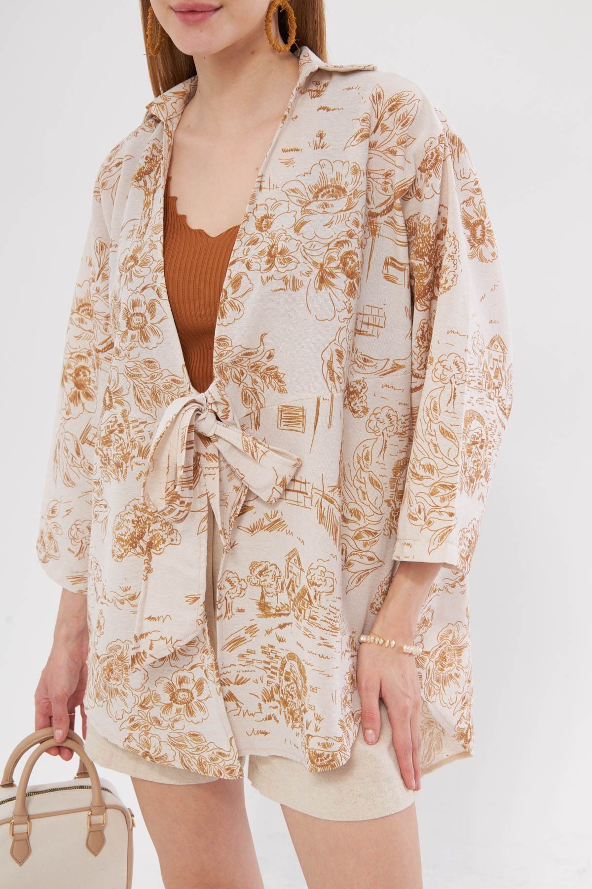 Kadın Açık Kahve Desenli Keten Görünümlü Önden Bağlamalı Kimono Gömlek ARM-24Y001079