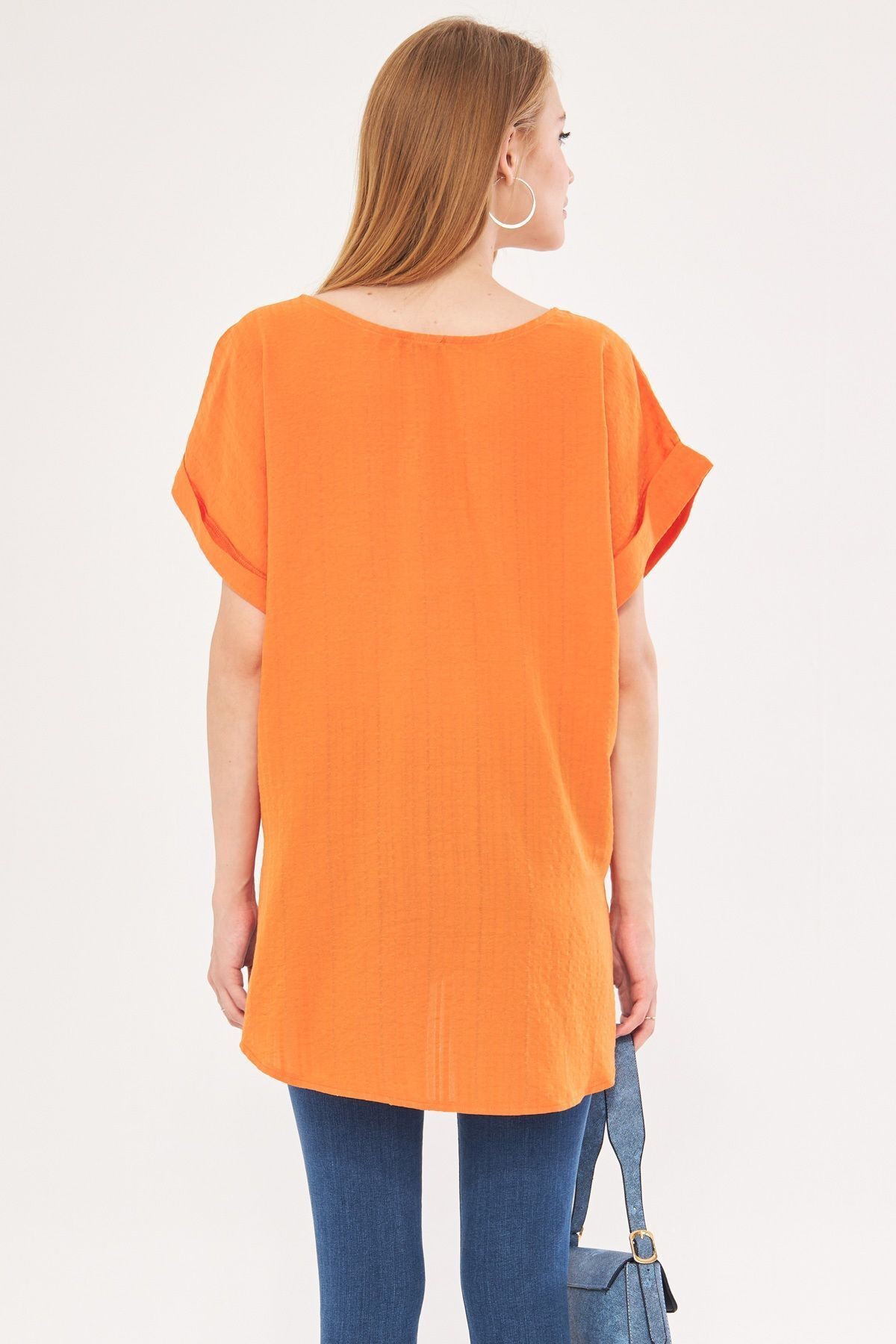 Kadın Turuncu V Yaka Yanları Yırtmaçlı Arkası Uzun Duble Kol Detaylı Oversize Bluz ARM-24Y001074