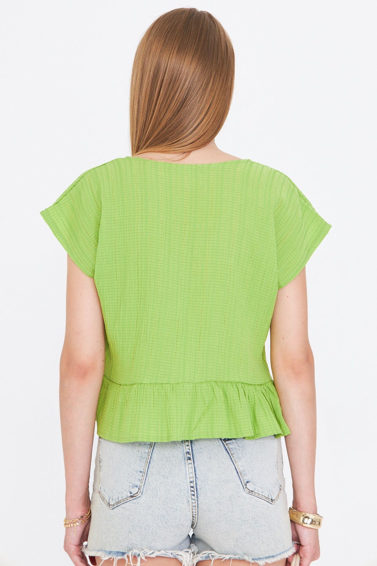 Kadın Fıstık Yeşili Yarasa Kol Yakası Bağlamalı Eteği Fırfırlı Oversize Crop Bluz ARM-24Y001088