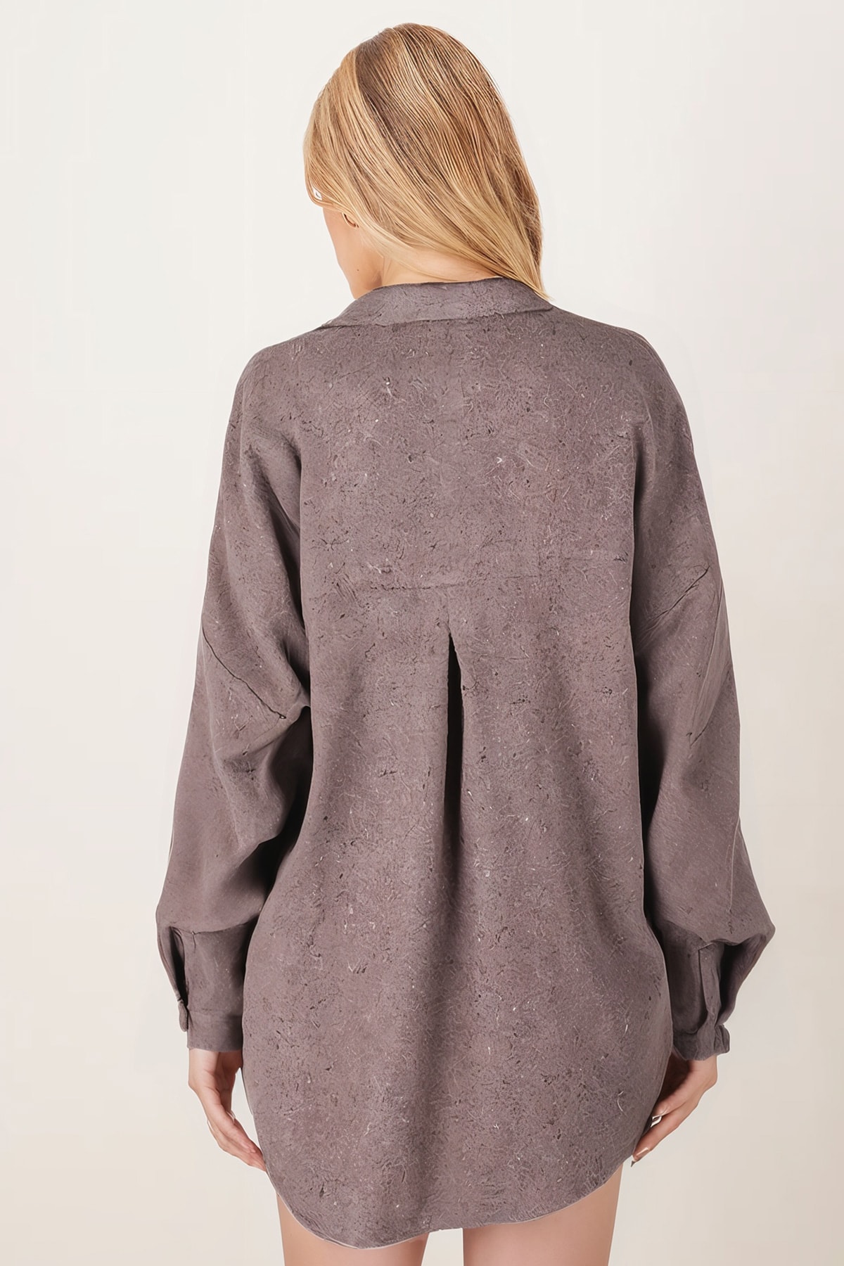 Kadın Açık Kahve Oversize Kaşe Cepli Gömlek ARM-22Y001156