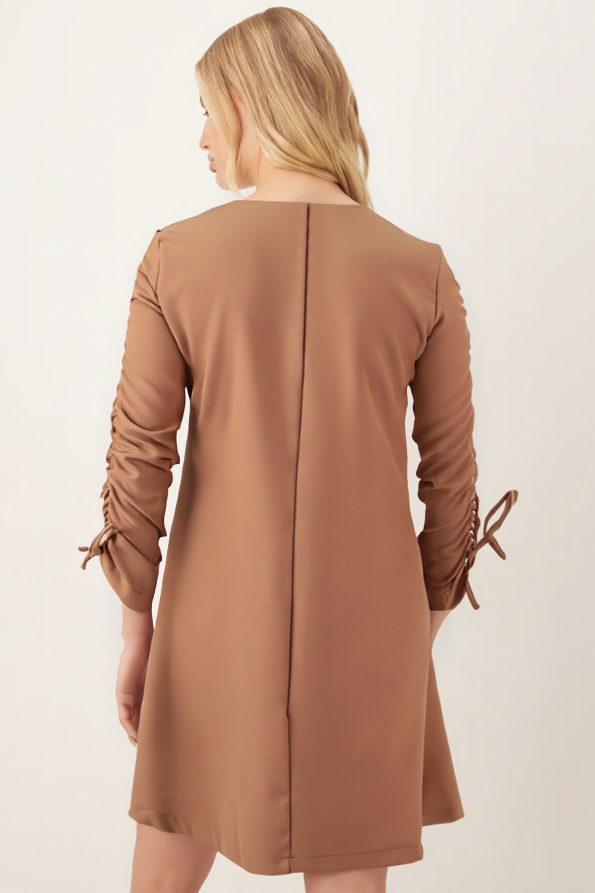 Kadın Camel Sıfır Yaka Kolları Büzgülü Kulplu Uzun Kol Elbise ARM-26K001033