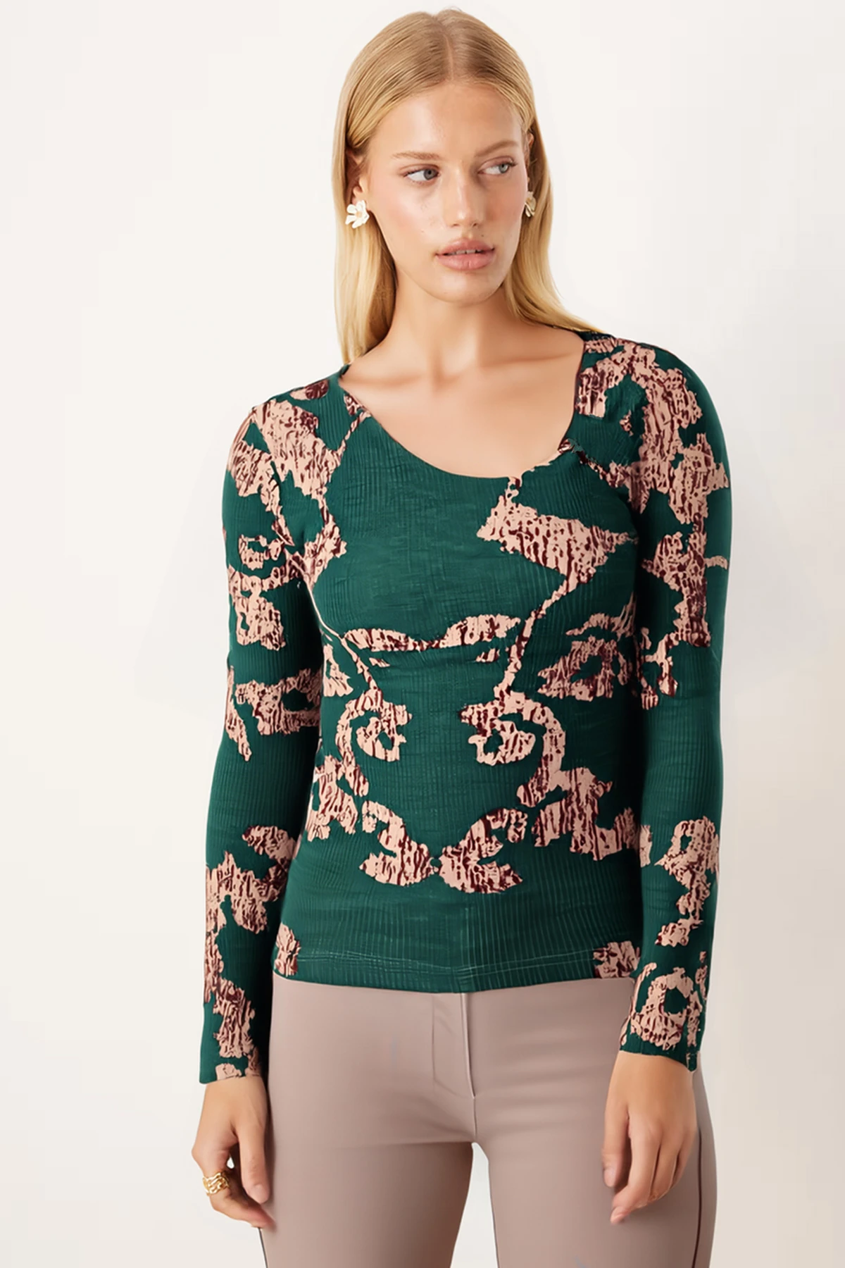 Kadın Yeşil-Bej Asimetrik Yaka Detaylı Bluz ARM-26K001046