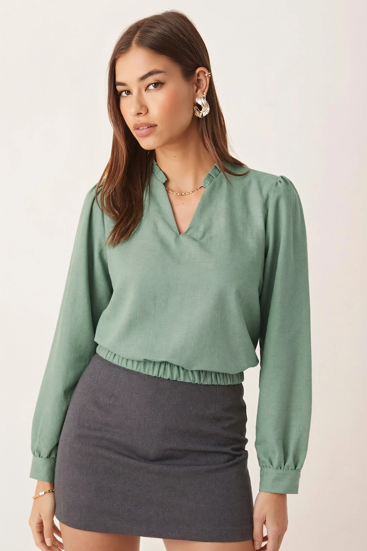 Kadın Mint V Yaka Yakası Pile Detaylı Beli Lastikli Manşetli Bluz ARM-26K001020