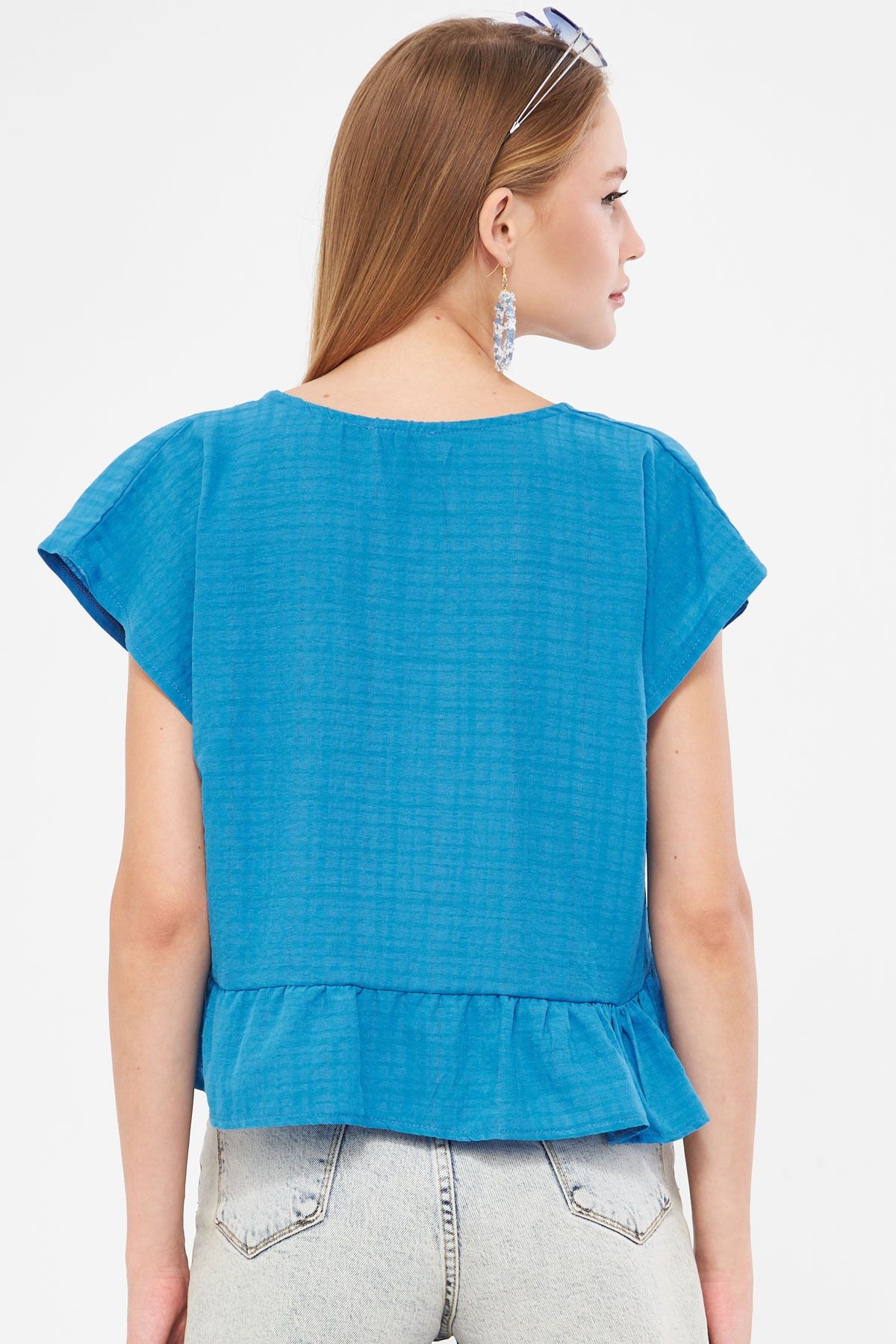 Kadın Mavi Yarasa Kol Yakası Bağlamalı Eteği Fırfırlı Oversize Crop Bluz ARM-24Y001088