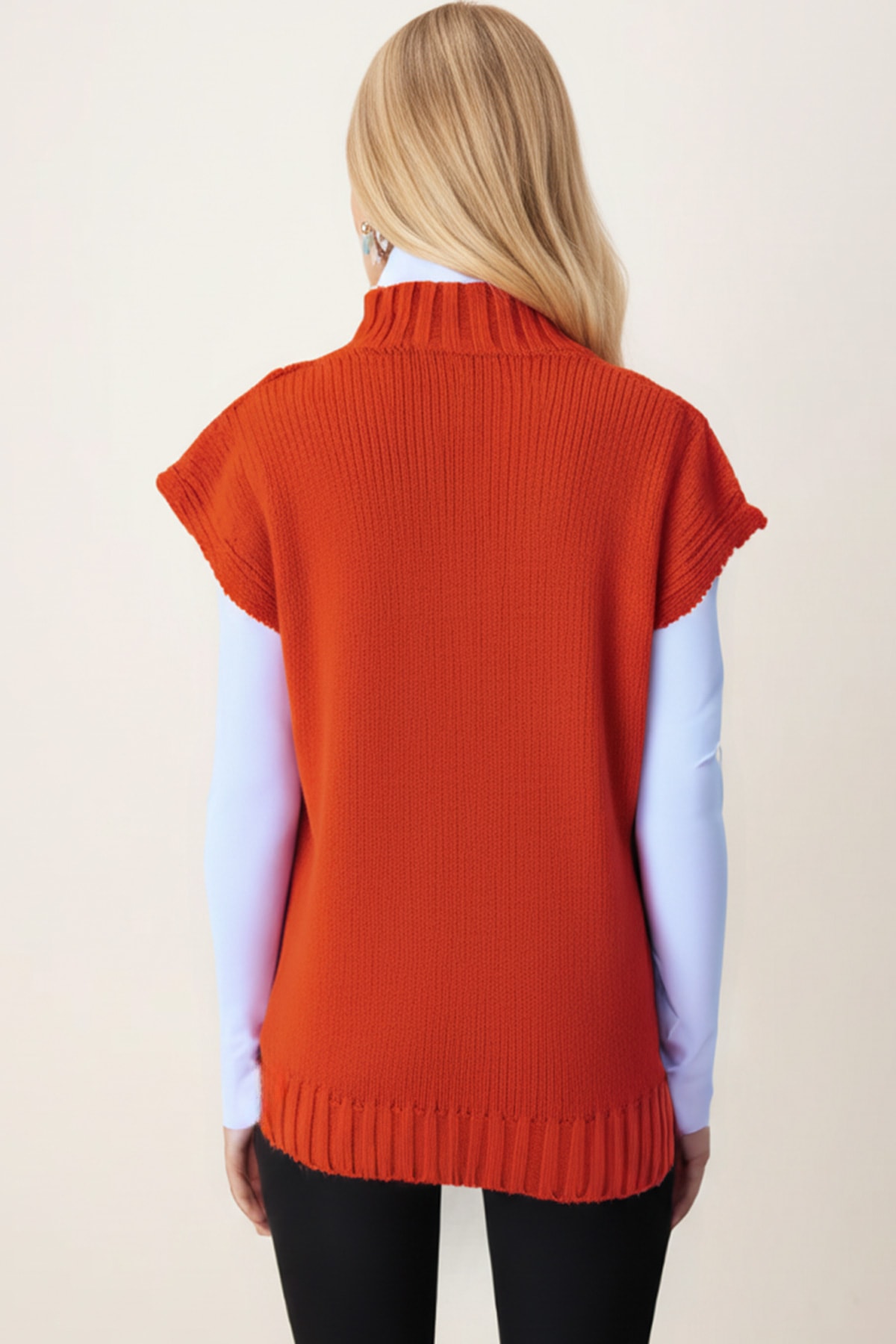 Kadın Turuncu V Yaka Saç Örgülü Triko Süveter ARM-26K136006