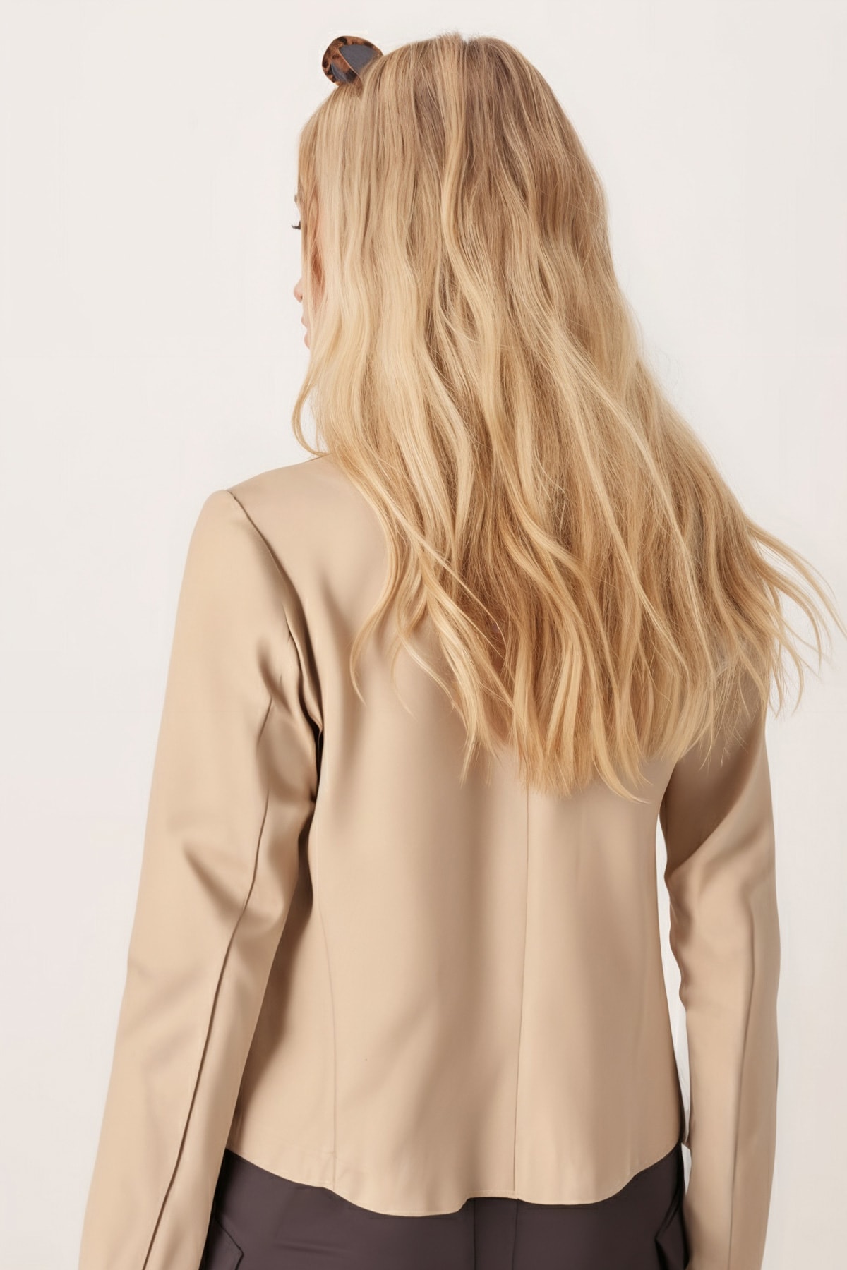 Kadın Krem Kruvaze Yaka Gabardin Crop Ceket ARM-24Y001010
