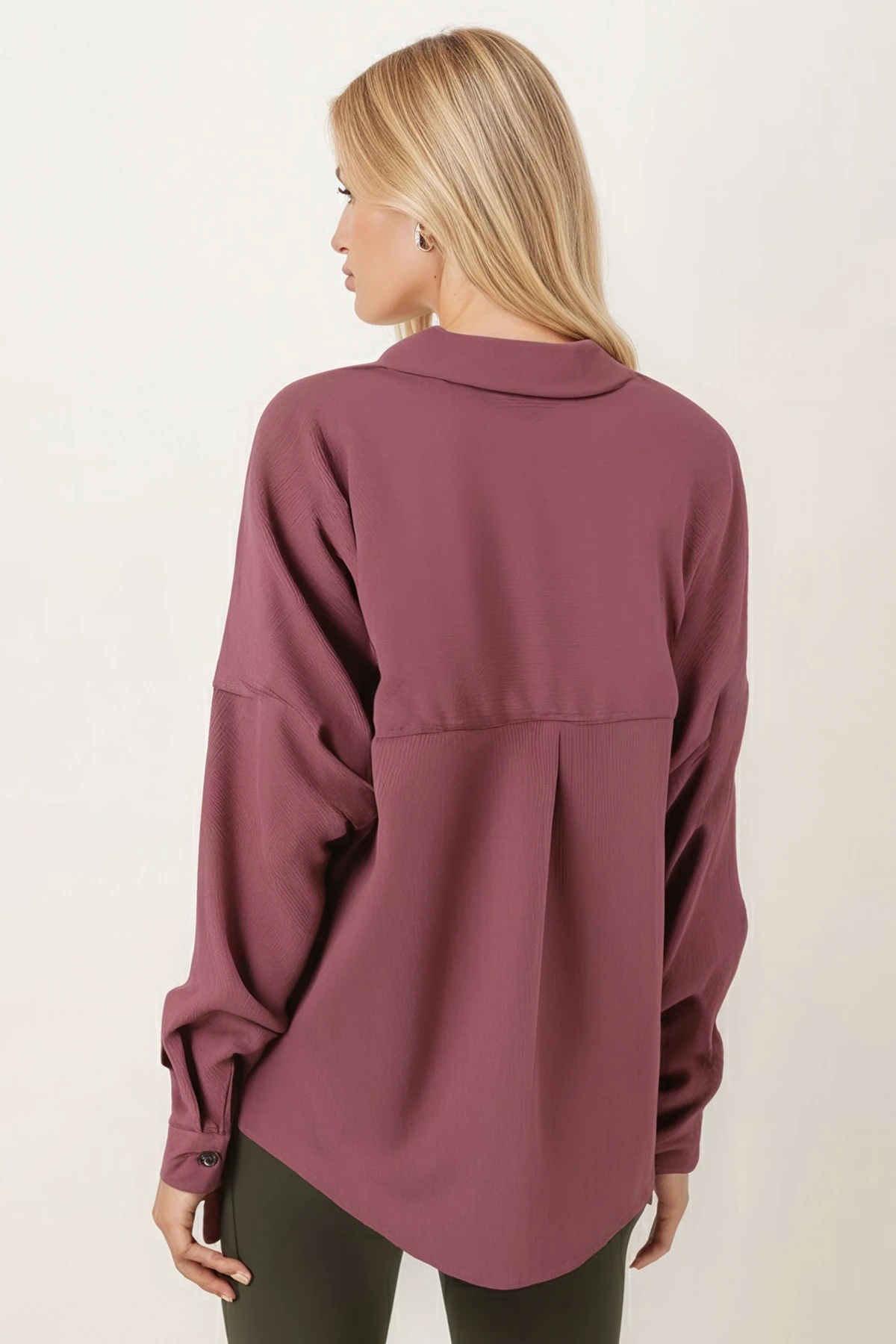 Kadın Gül Kurusu Cepli Oversize İnce Fitilli Kadife Gömlek ARM-24K001076